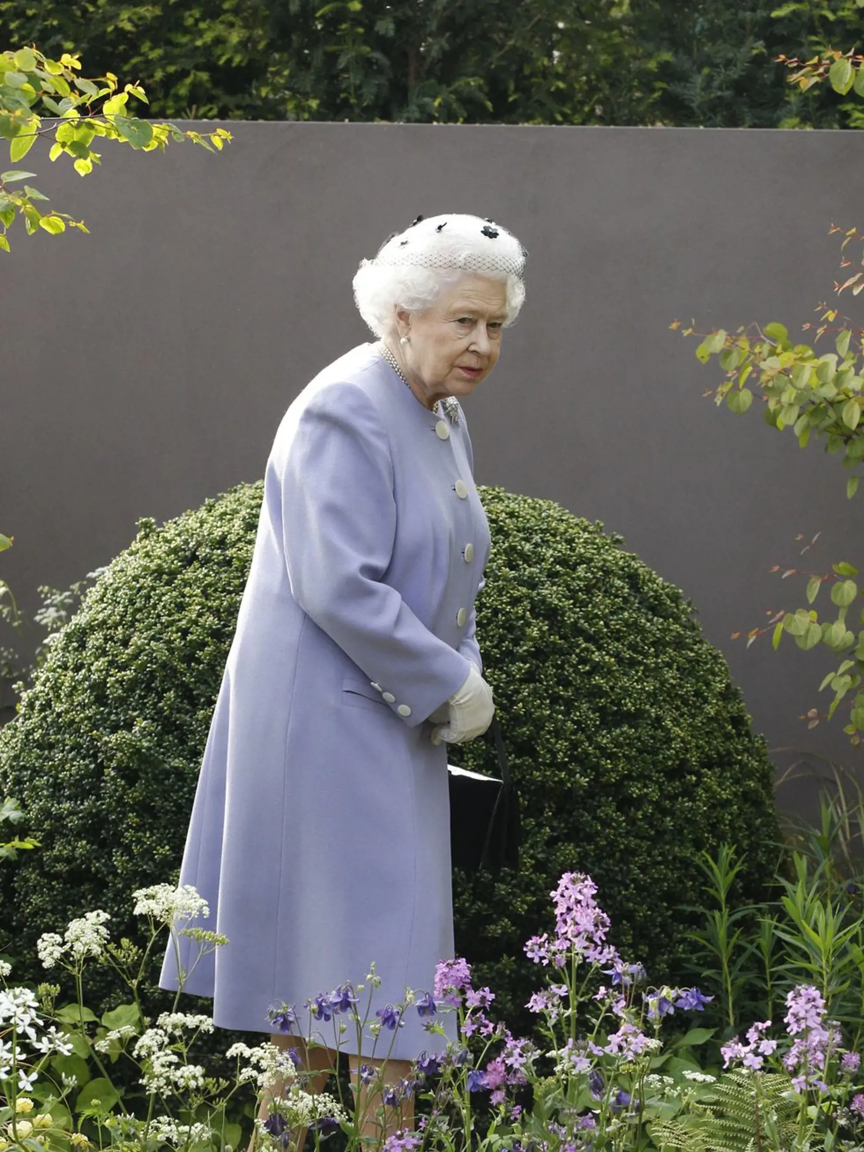 Kráľovná Alžbeta II. počas návštevy Chelsea Flower Show