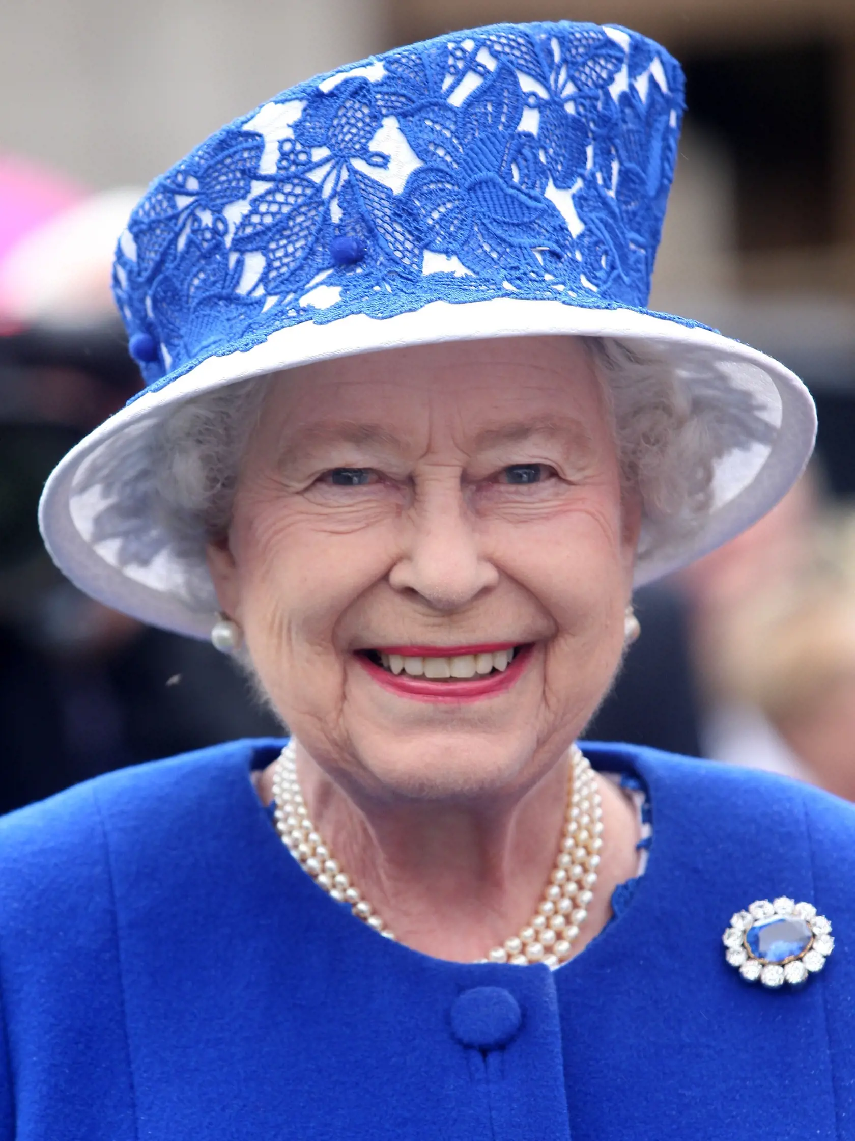 BALMORAL, UNITED KINGDOM - AUGUST 07: Queen Elizabeth II attends a Garden Party at Balmoral Castle, on August 07, 2012 in Aberdeenshire, Scotland.  (Photo by David Cheskin - WPA Pool/Getty Images)
