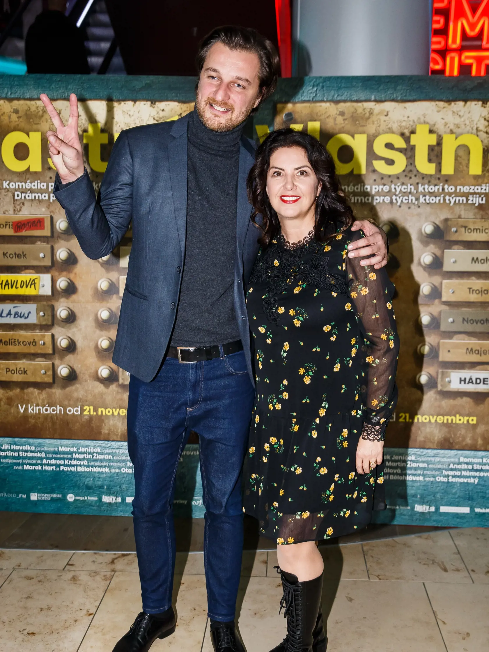 Premiéra českej komédie "Vlastníci" v jednom z bratislavských kinosál. Na snímke Andrej Polák a Iveta Malachovská.