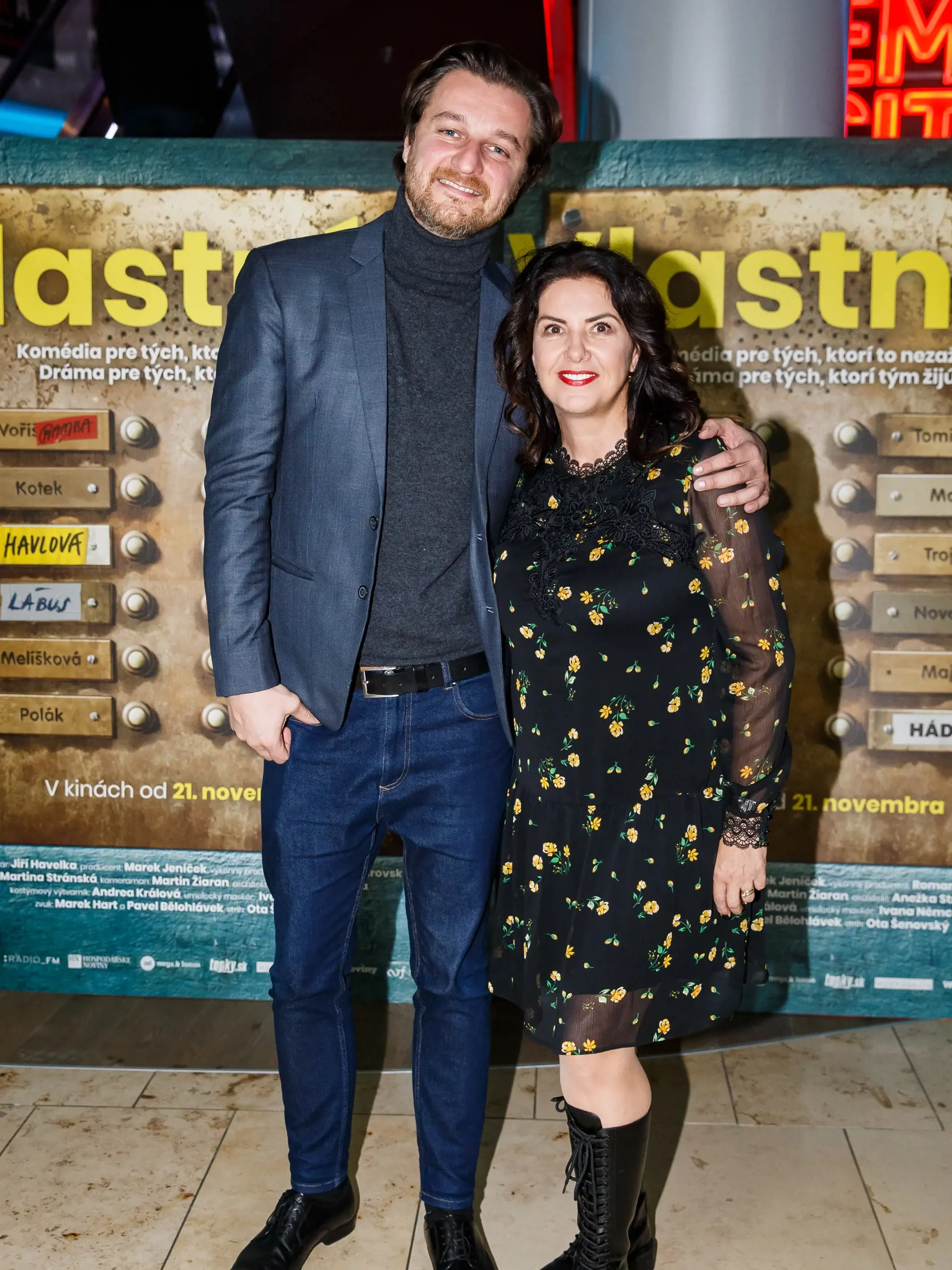 Premiéra českej komédie "Vlastníci" v jednom z bratislavských kinosál. Na snímke Andrej Polák a Iveta Malachovská.