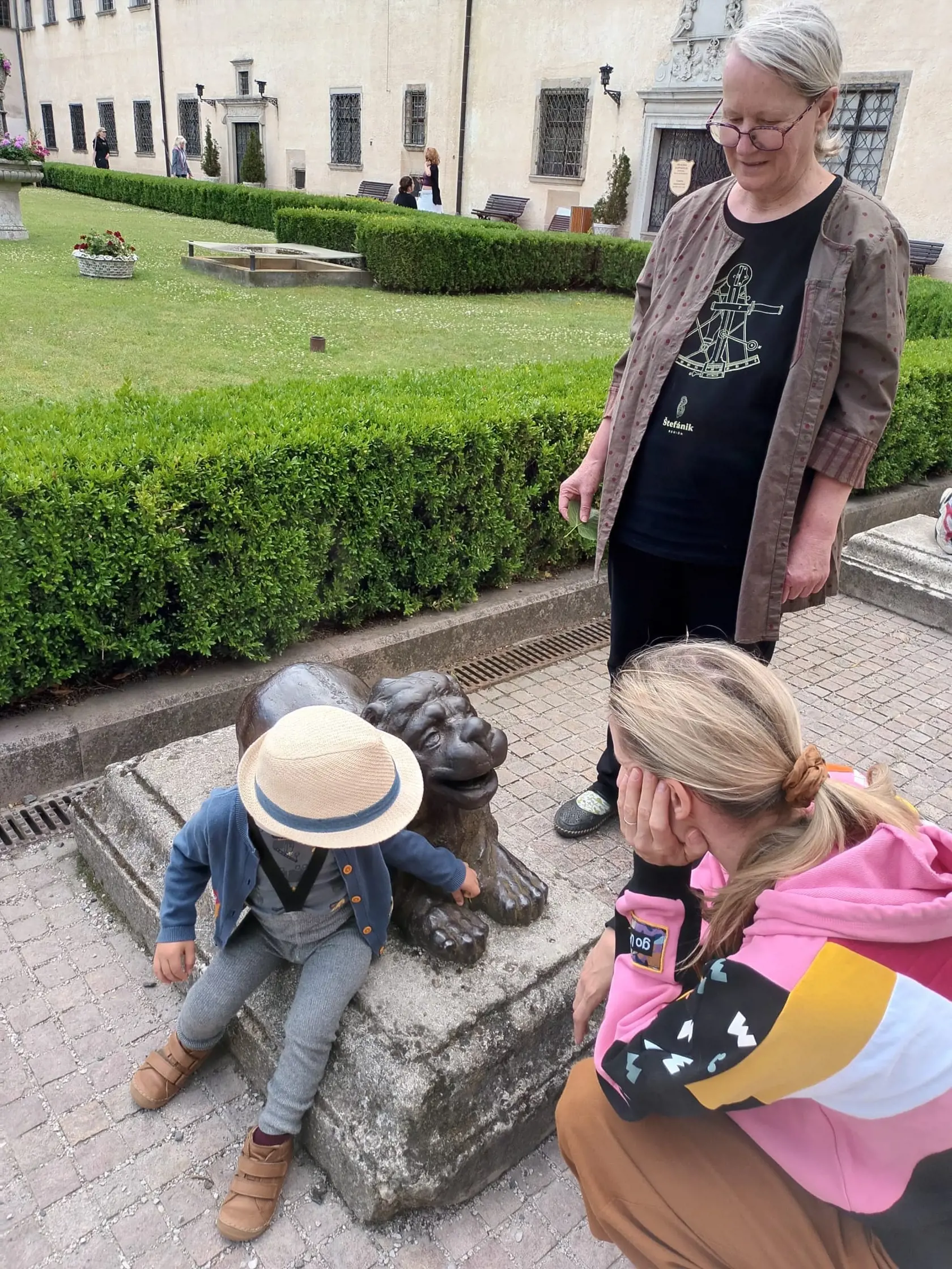 Hrdý dedko Jozef Banáš sa pochválil fotkou vnúčika Maxa. Pozrite na jeho štýlový outfit s klobúčikom.