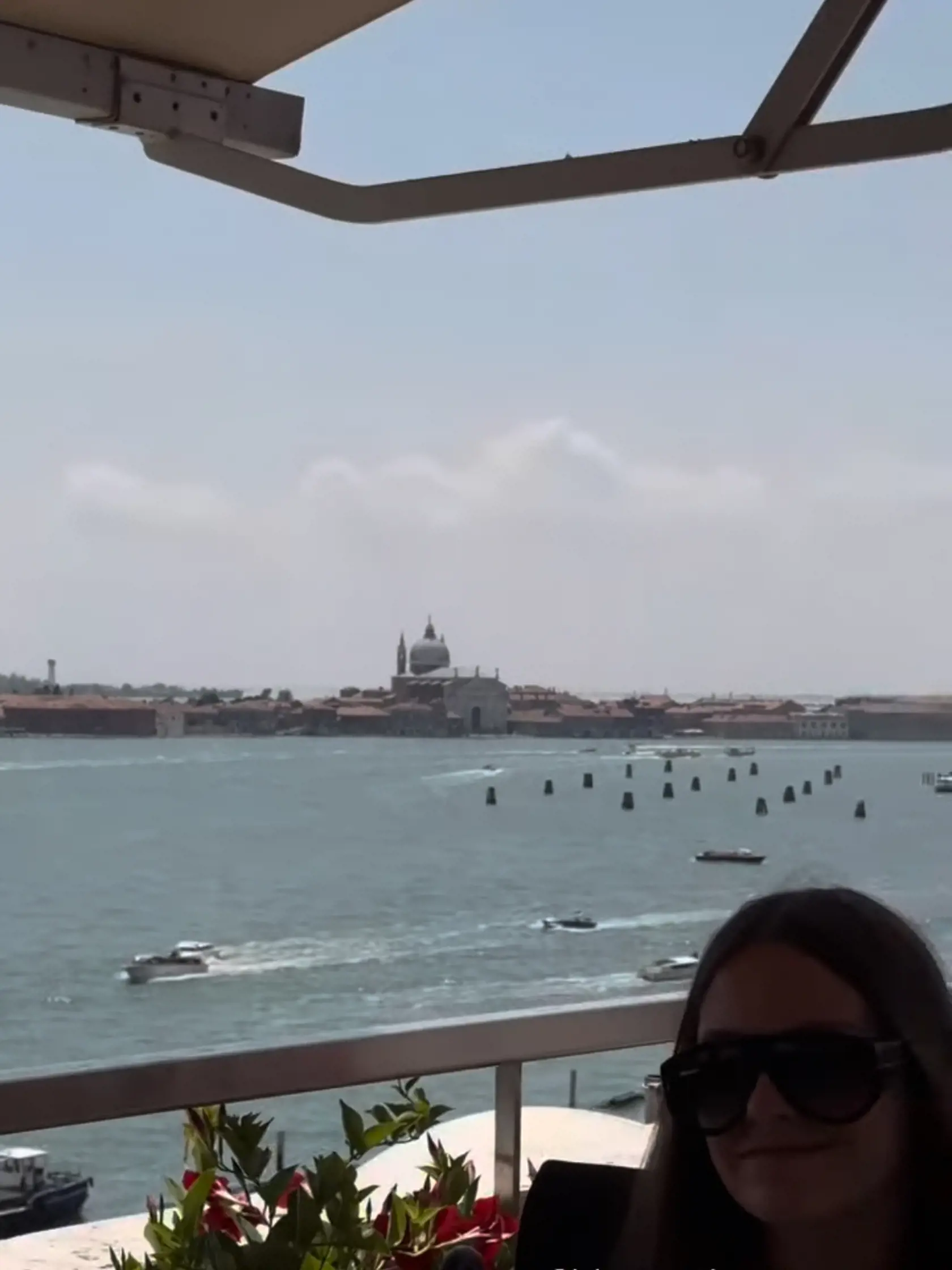 Cibulková s manželom a kamarátmi vymetajú v Benátkach luxusné podniky a na svoje si prídu aj fanúšikovia, s ktorými sa o zážitky delí na Instagrame.