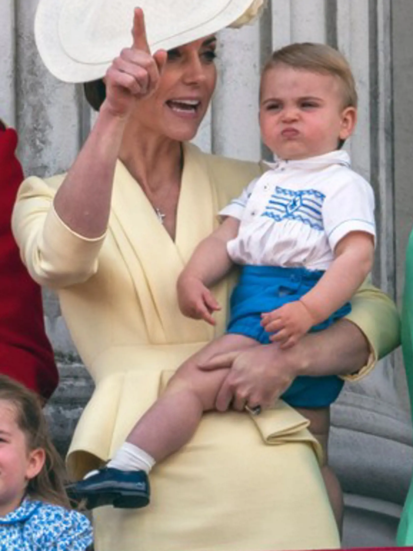 Princ Louis sa vie poriadne ksichtiť.