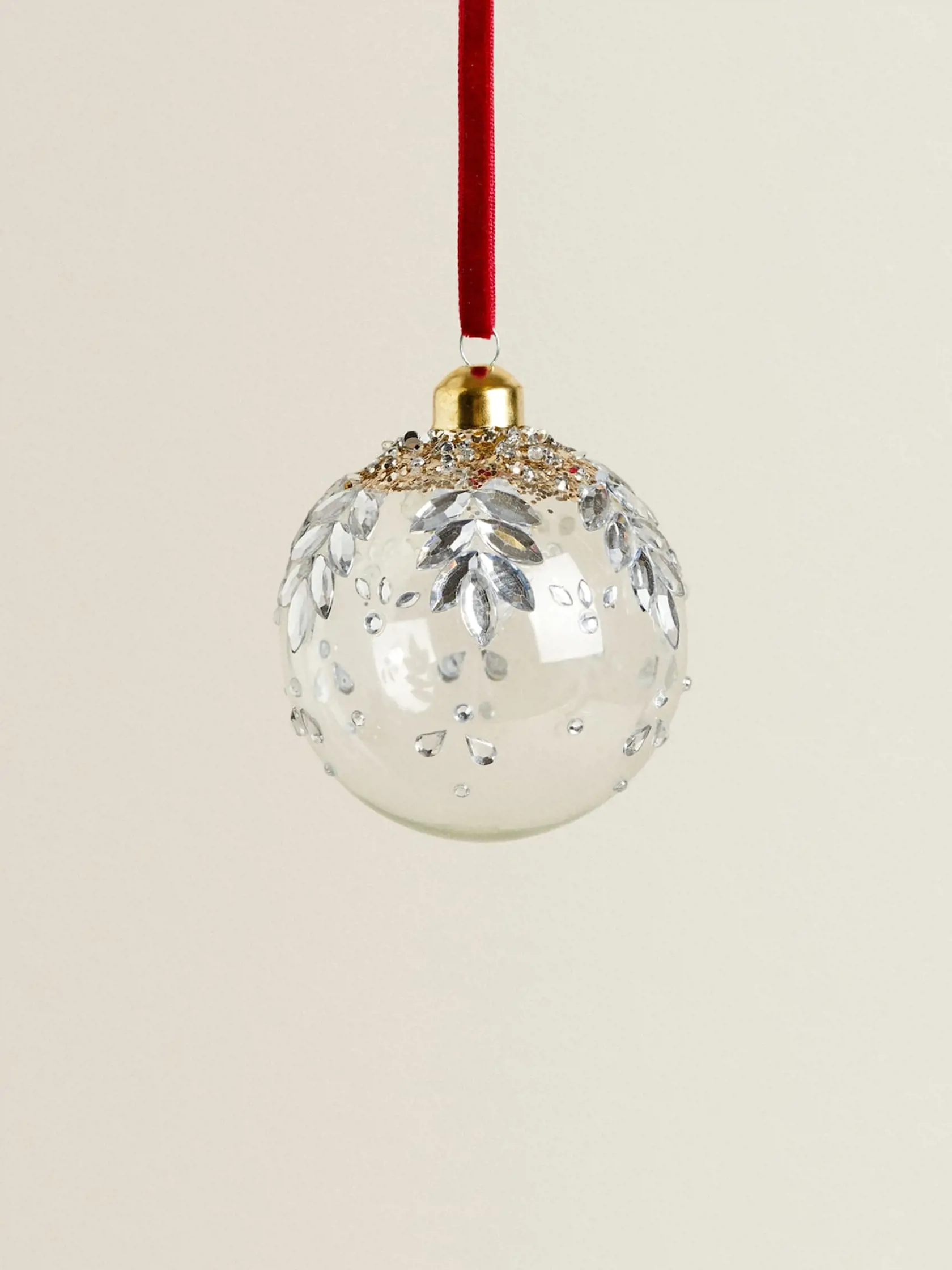 Zdobená guľa, Zara Home, 6,99 €