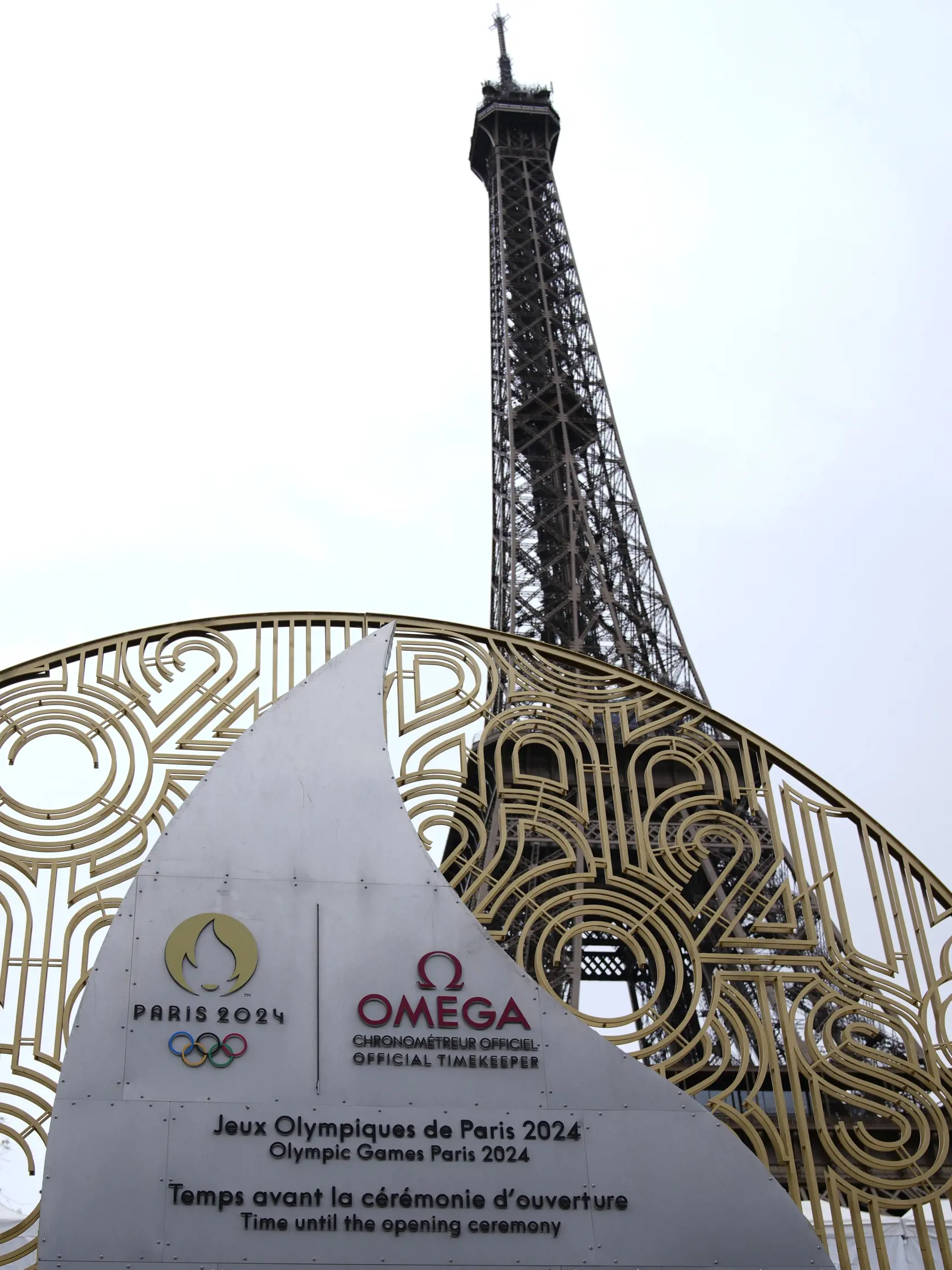 Na snímke hodiny, ktoré odpočítavajú dni do začiatku letných olympijských hier, 17. apríla 2024 v Paríži. Už len sto dní zostáva do slávnostného otvorenia letných olympijských hier v Paríži (26. júl - 11. august 2024).