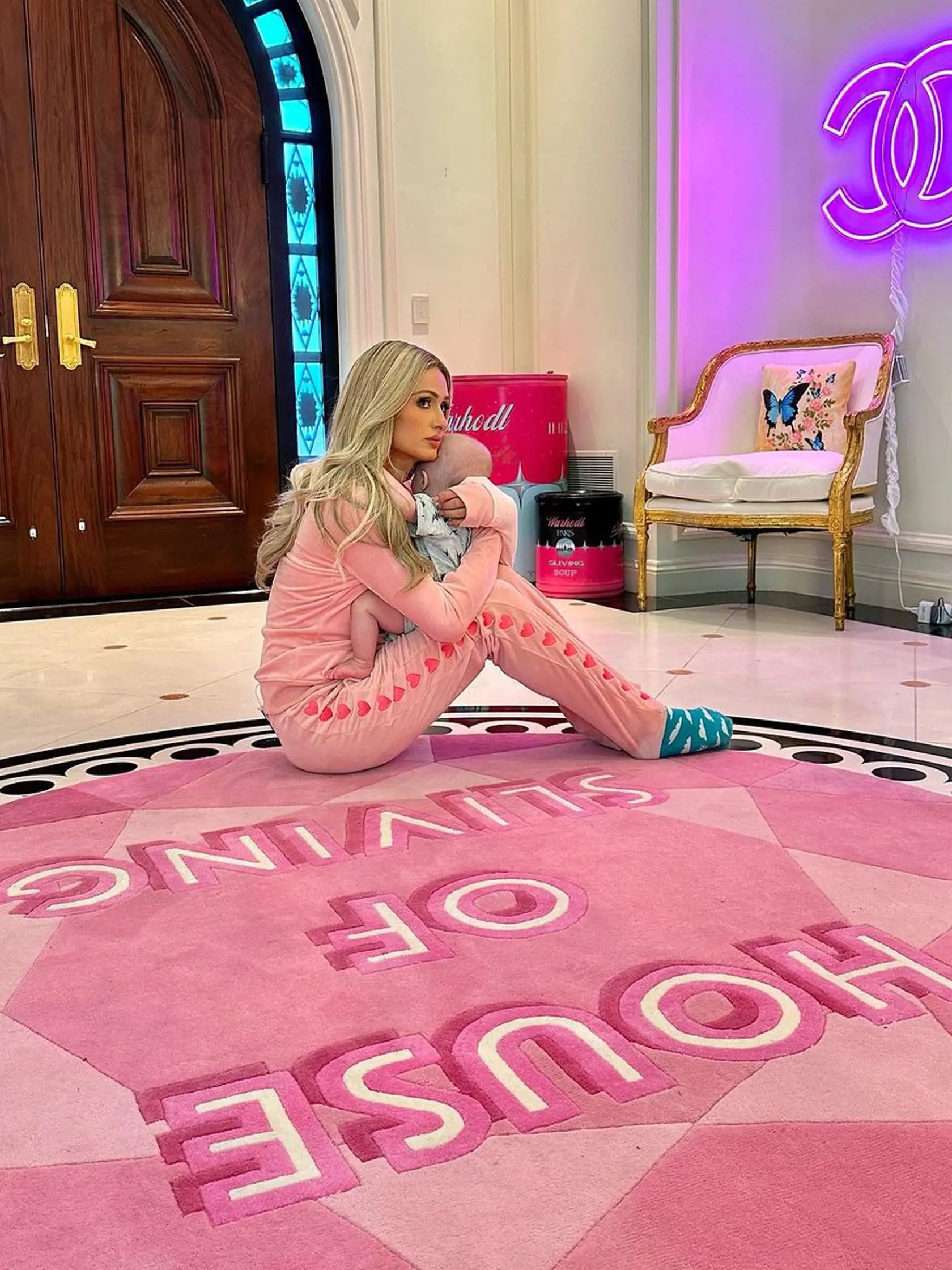 Paris Hilton ukázala svojho syna Phoenixa