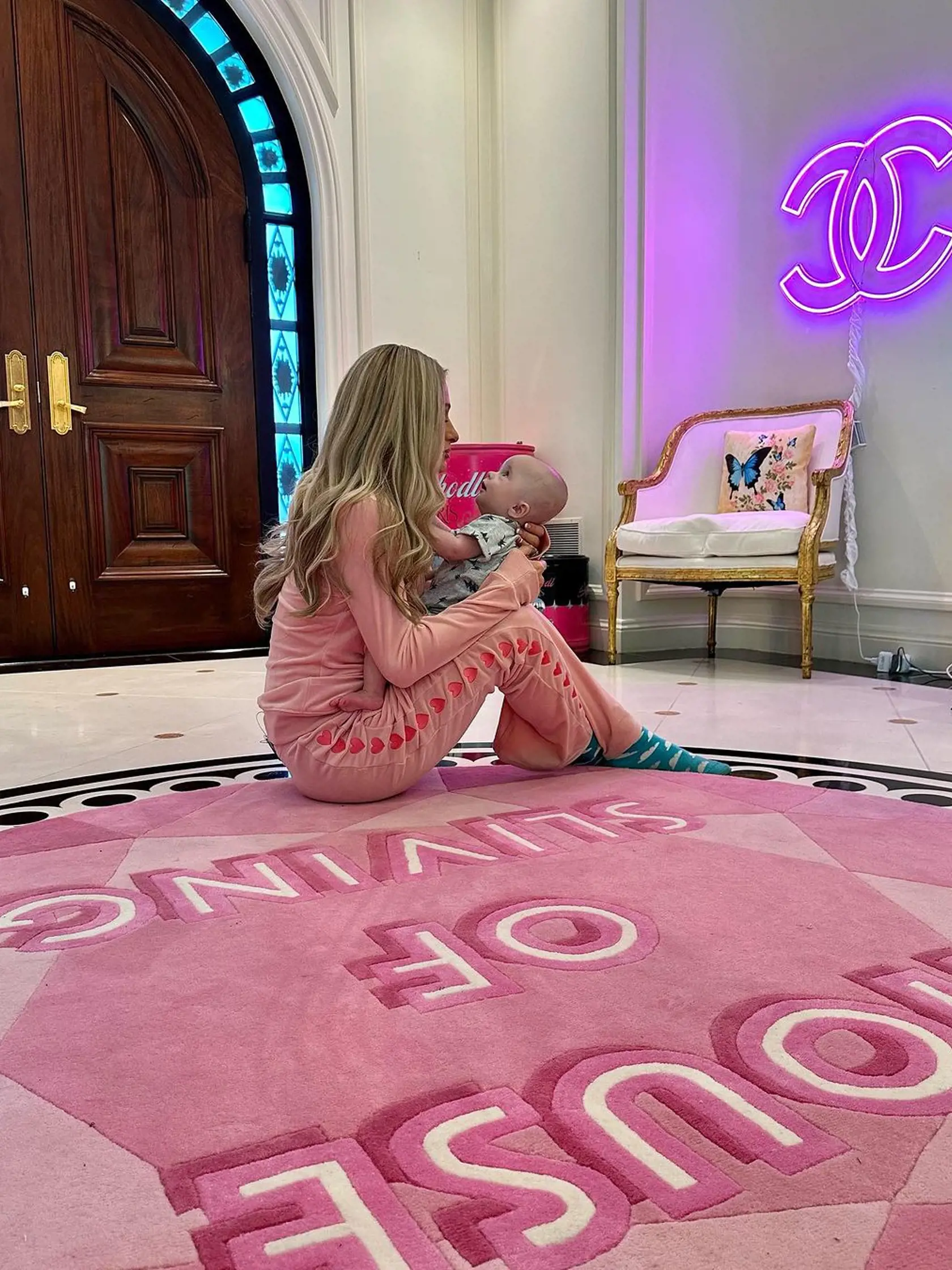 Paris Hilton ukázala svojho syna Phoenixa