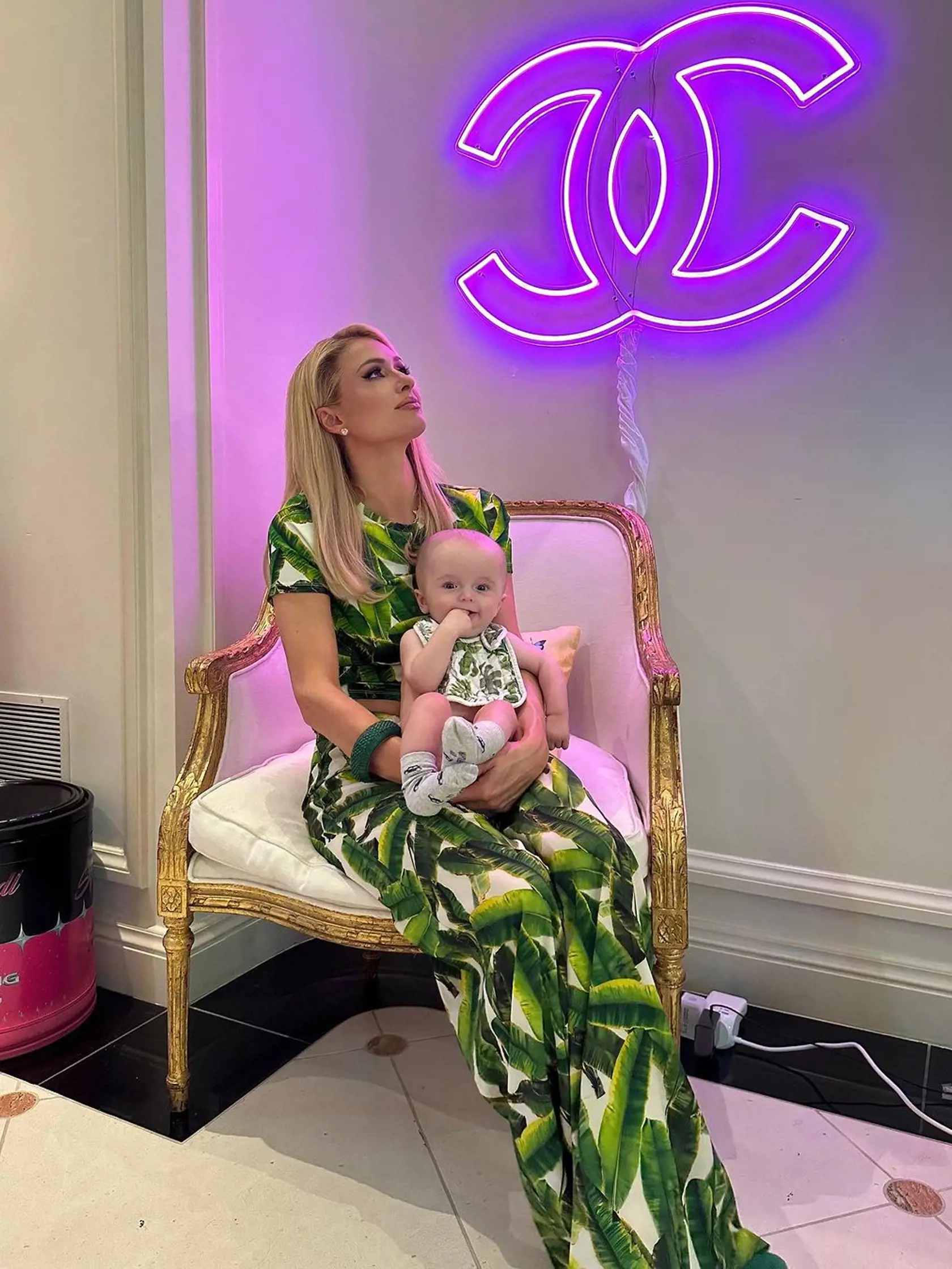 Paris Hilton so synom