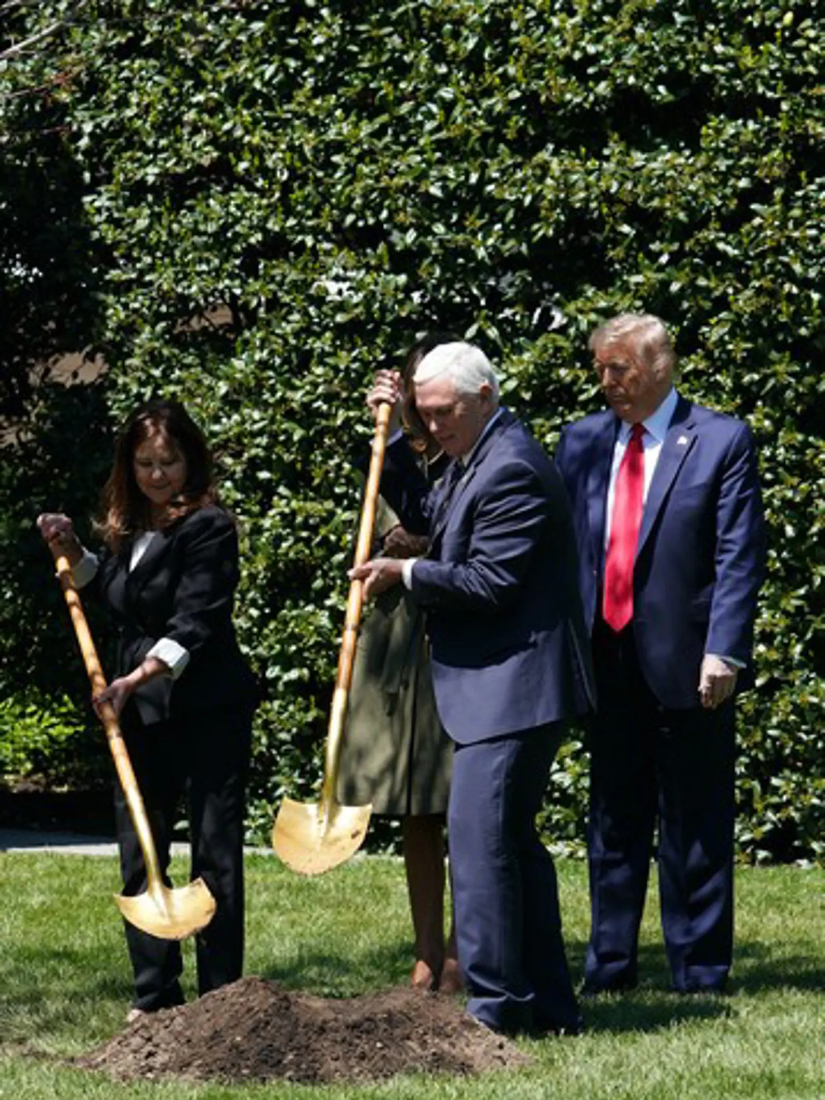 Americký viceprezident Mike Pence s manželkou.