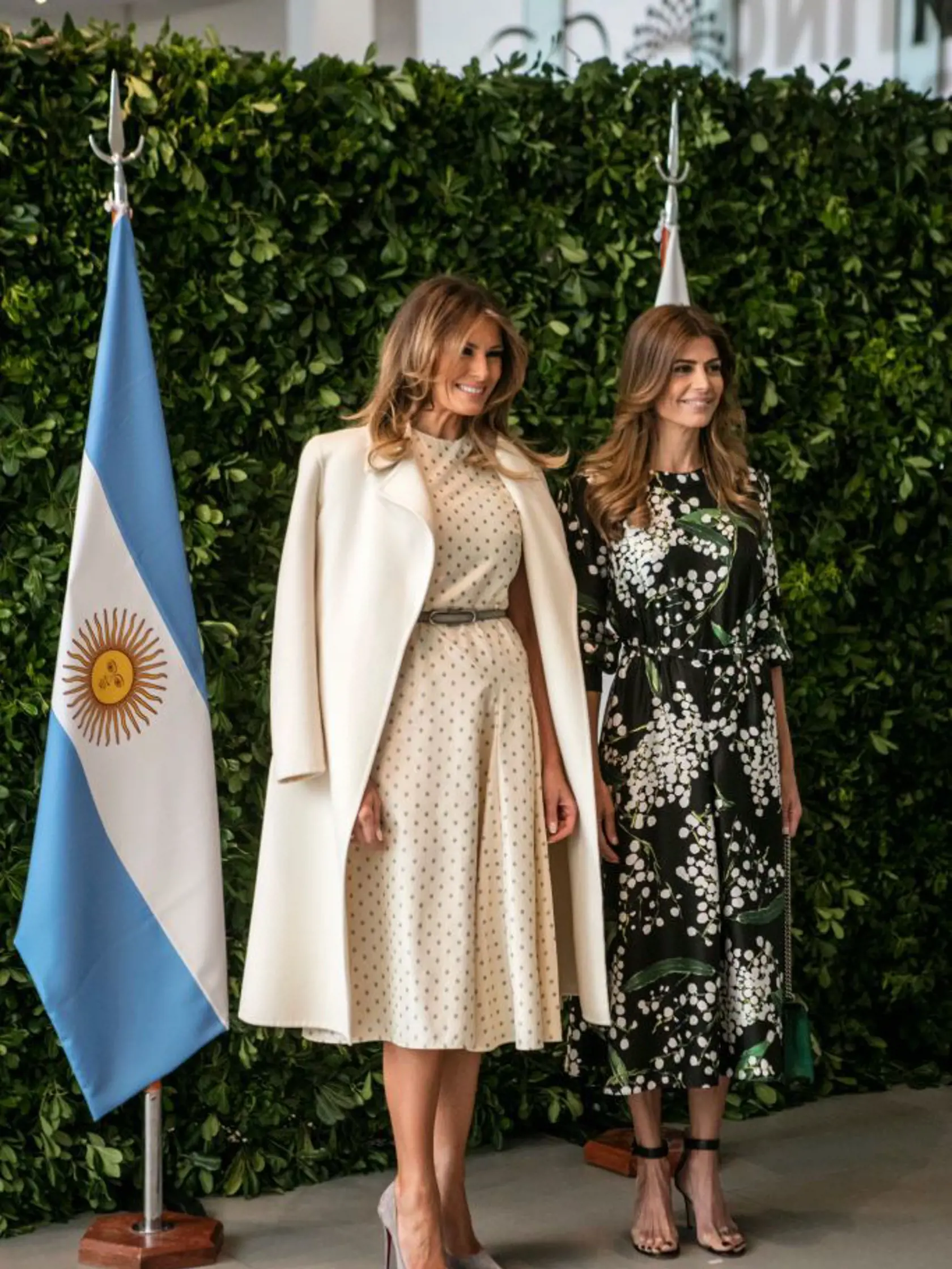 Melania Trump sa dokáže módne prispôsobiť zvyklostiam krajiny, ktorú práve navštívi.