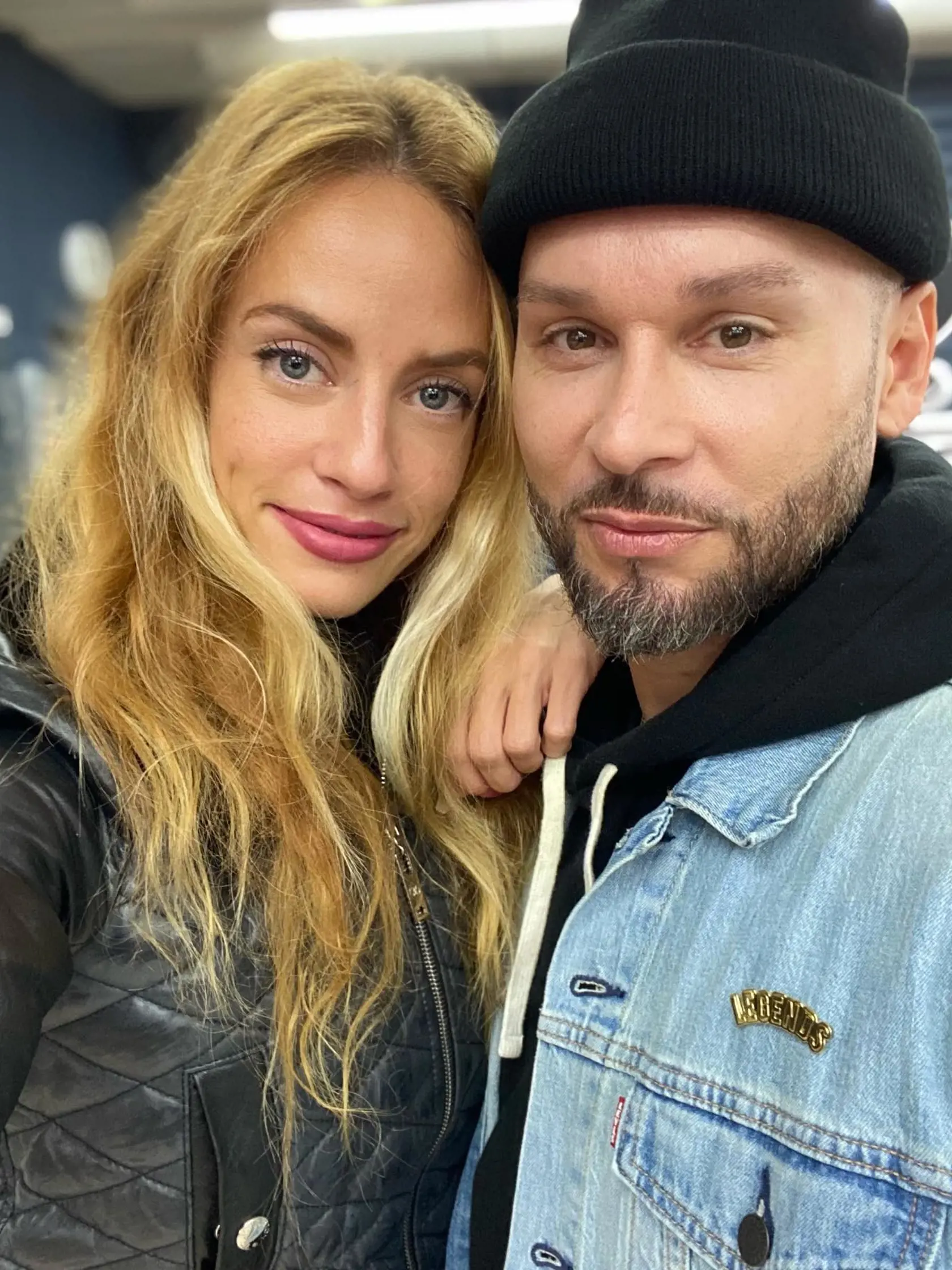 Johnny zbalil krásnu a sexi Petru, už sa tešia z prvého potomka.