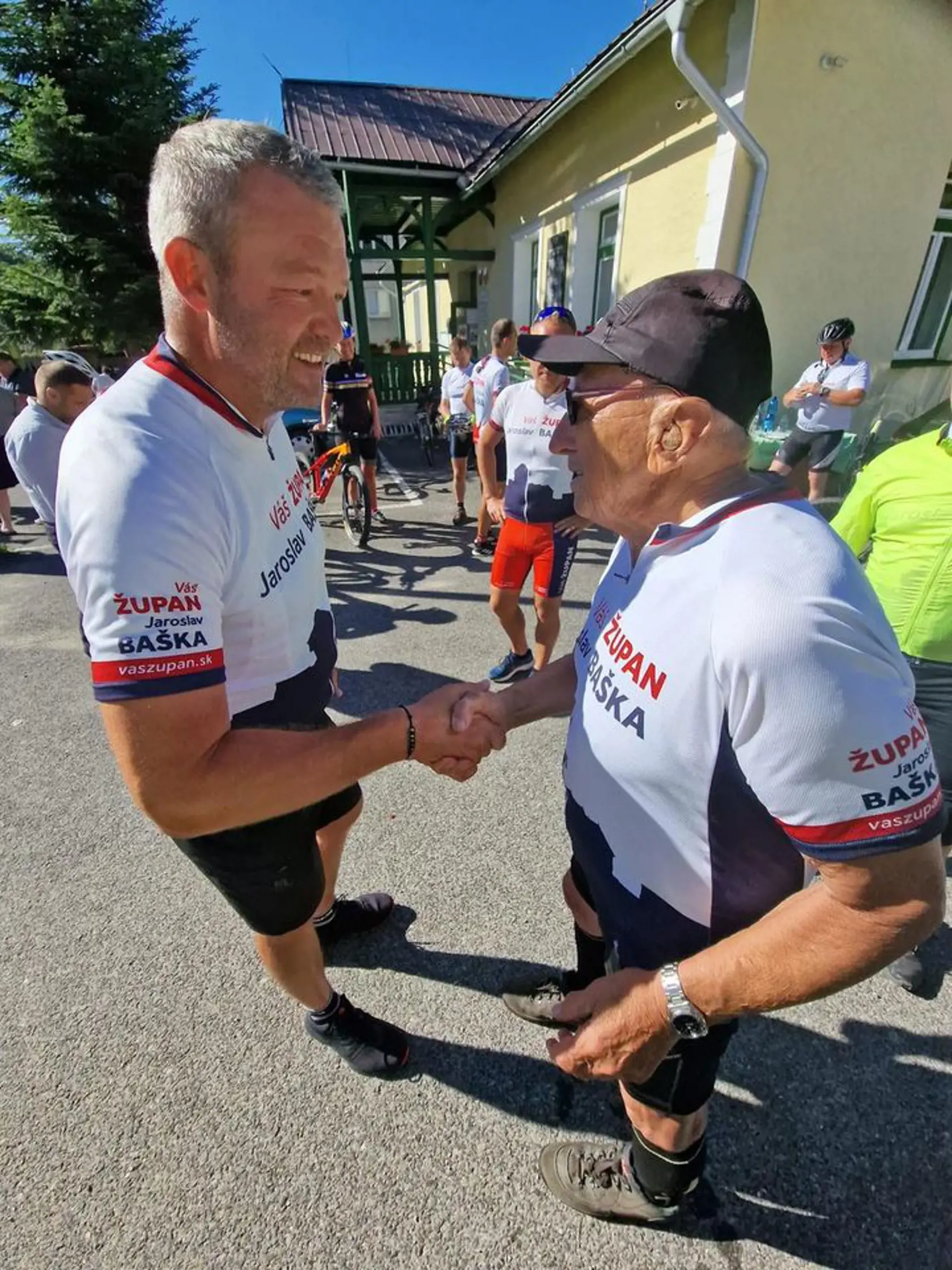 Veľmi silnú kampaň má v regiónoch rozbehnutú kandidát na predsedu Trenčianskeho samosprávneho kraja - súčasný župan a zároveň poslanec NR SR za Smer-SD - Jaroslav Baška.