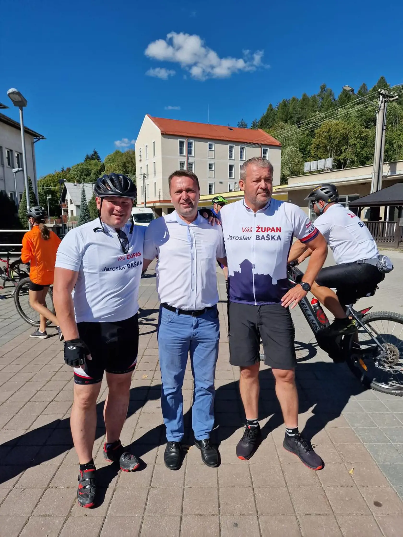 Veľmi silnú kampaň má v regiónoch rozbehnutú kandidát na predsedu Trenčianskeho samosprávneho kraja - súčasný župan a zároveň poslanec NR SR za Smer-SD - Jaroslav Baška.