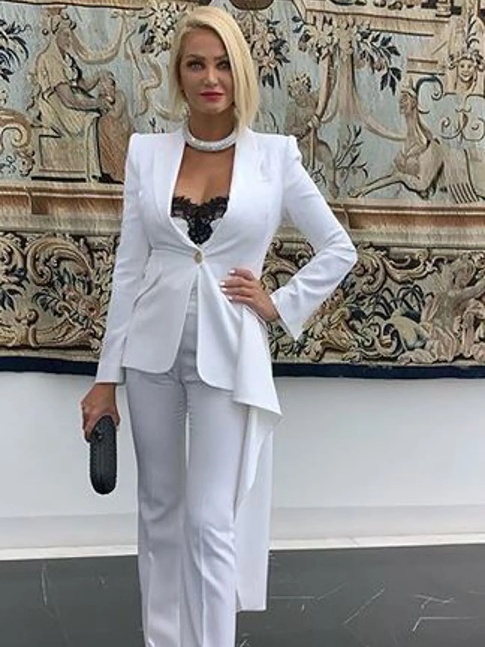 Alena Pallová v kostýme Alexander McQueen.