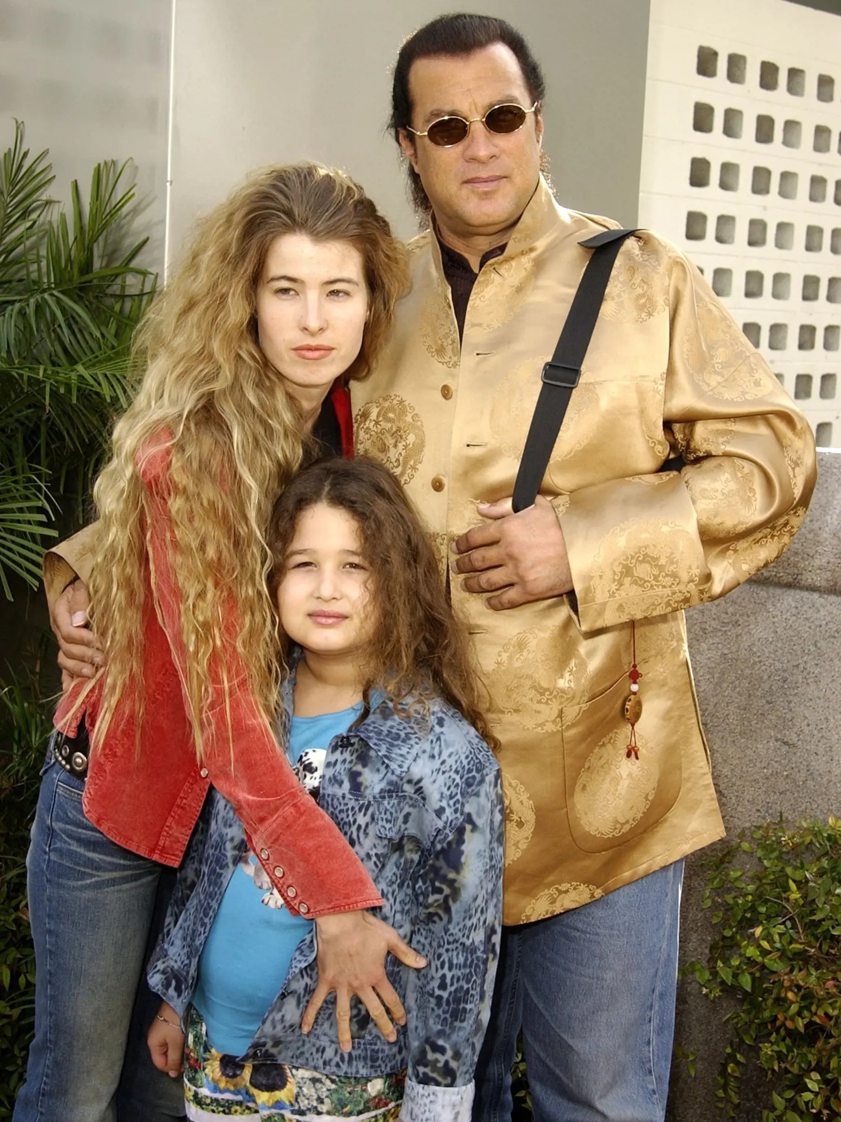 Steven Seagal má s Arissou Wolf nemanželskú dcéru Savannah.
