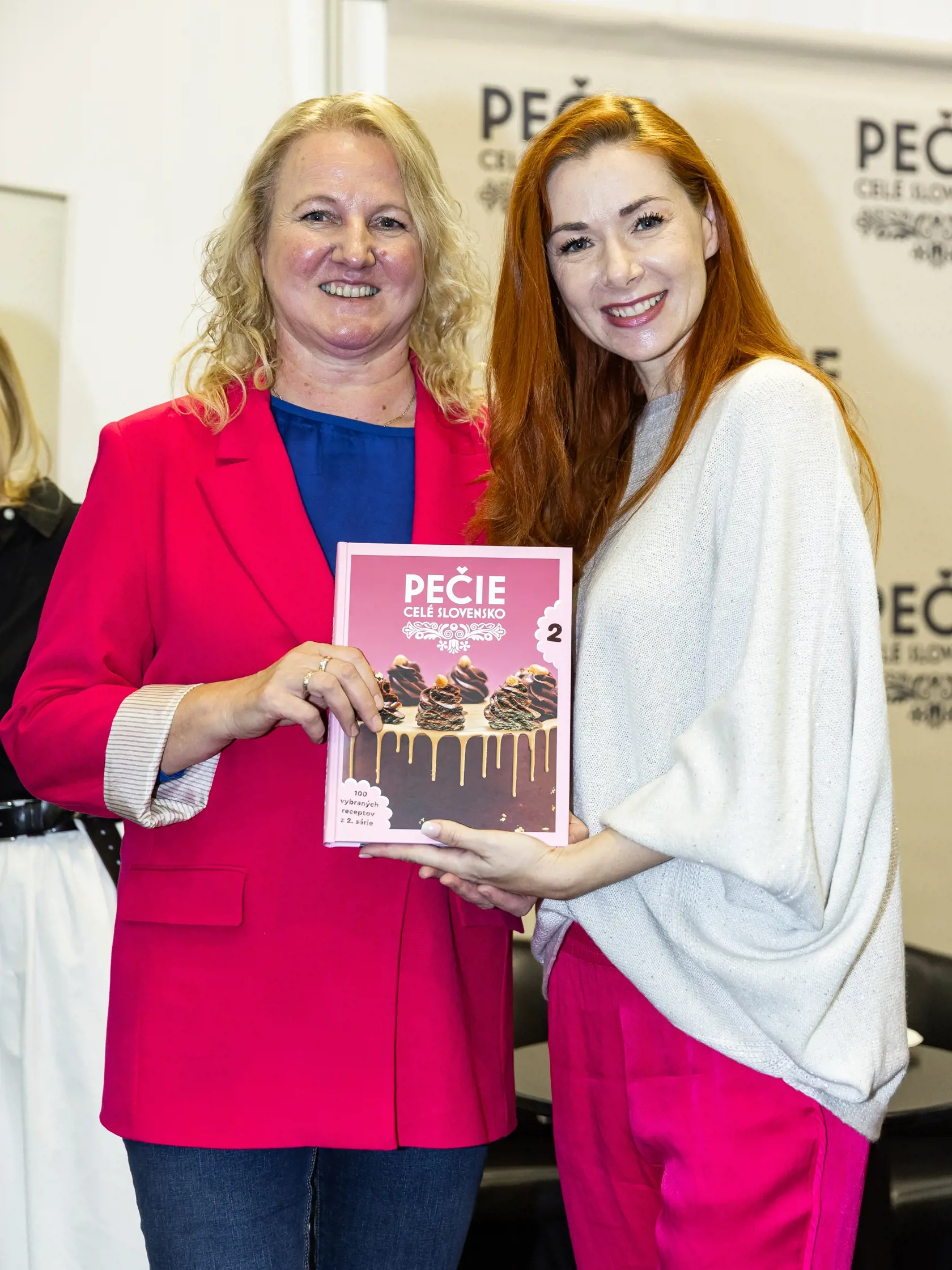 Krst knihy “Pečie celé Slovensko 2” v Bratislave. Na snímke Petra Tóthová a Jozefína Zaukolcová.