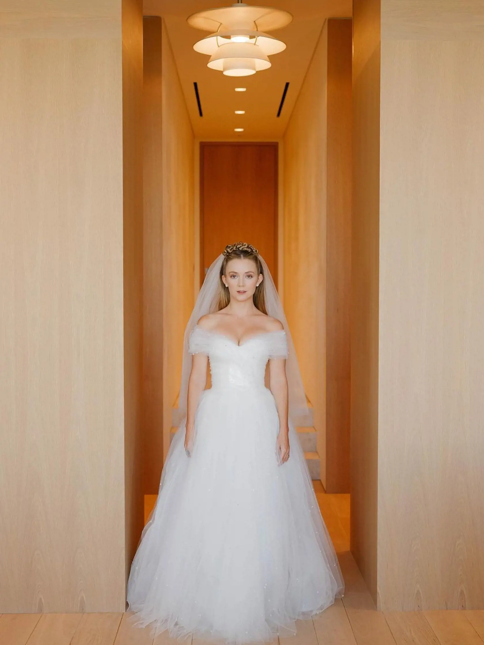 S Billie Lourd sa zblížil Taylor po tom, čo boli priateľmi a utešoval ju po smrti jej mamy a babičky.