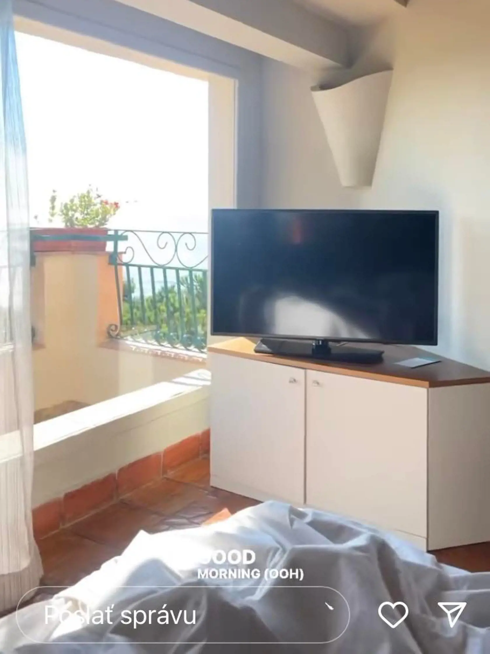 Dara Rolins si užíva na Sardínii. Fanúšikom sa pochválila videom, na ktorom vidno aj zábery z ich postele.