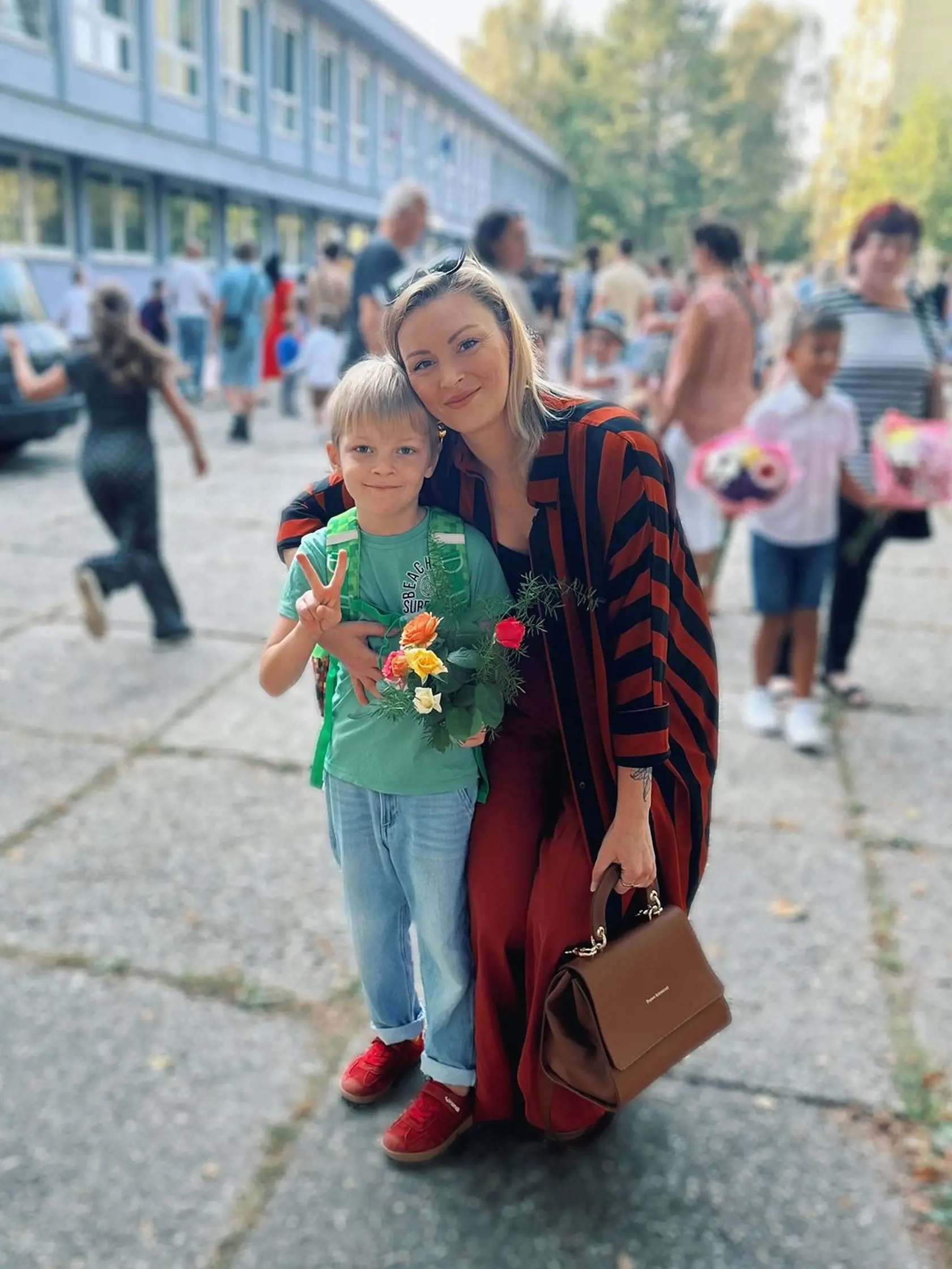 Barbora Švidraňová vyprevadila do školy svojho syna.