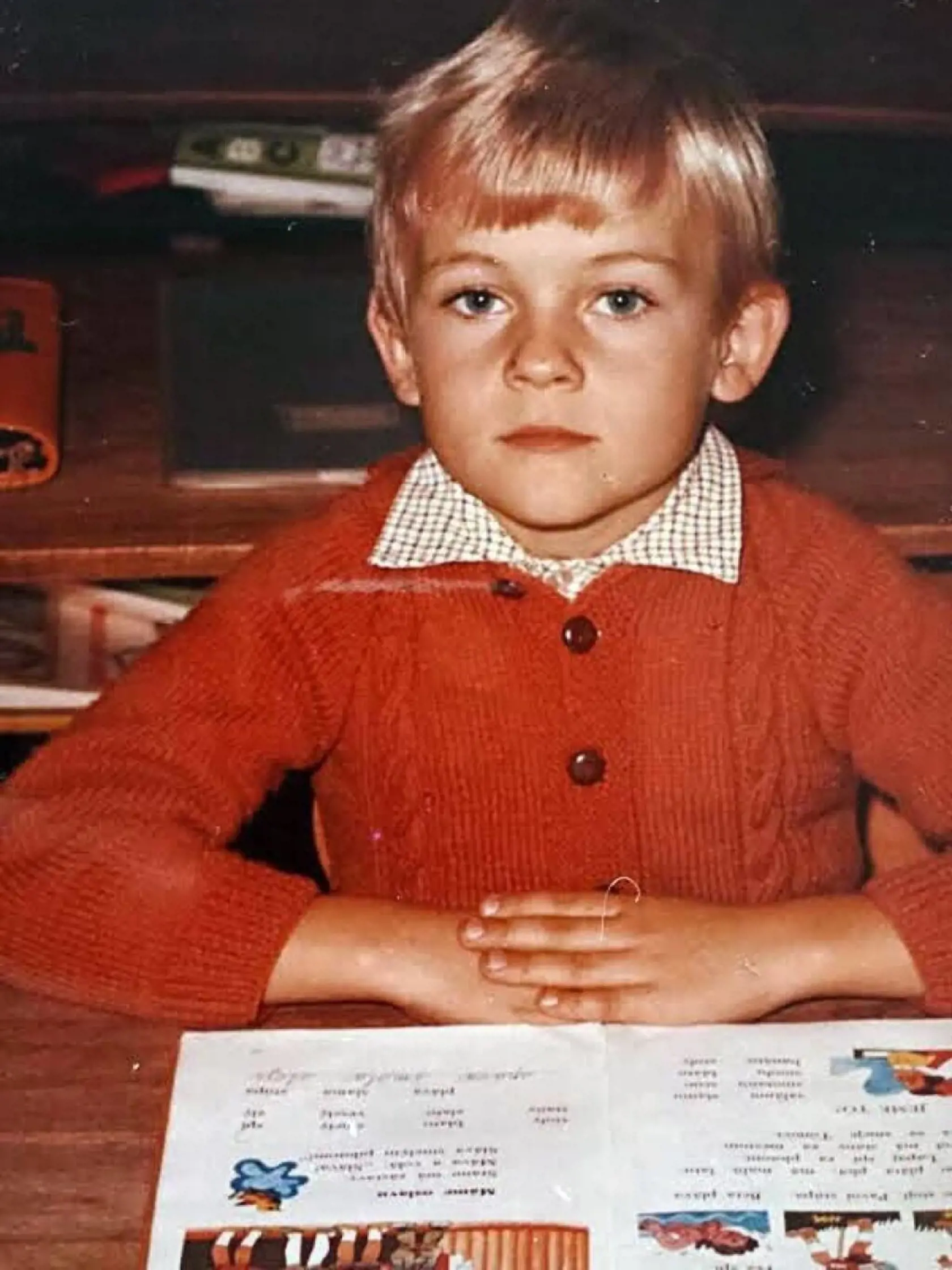 Peter Pellegrini ako malý chlapec, ktorý sa rád aj učí.