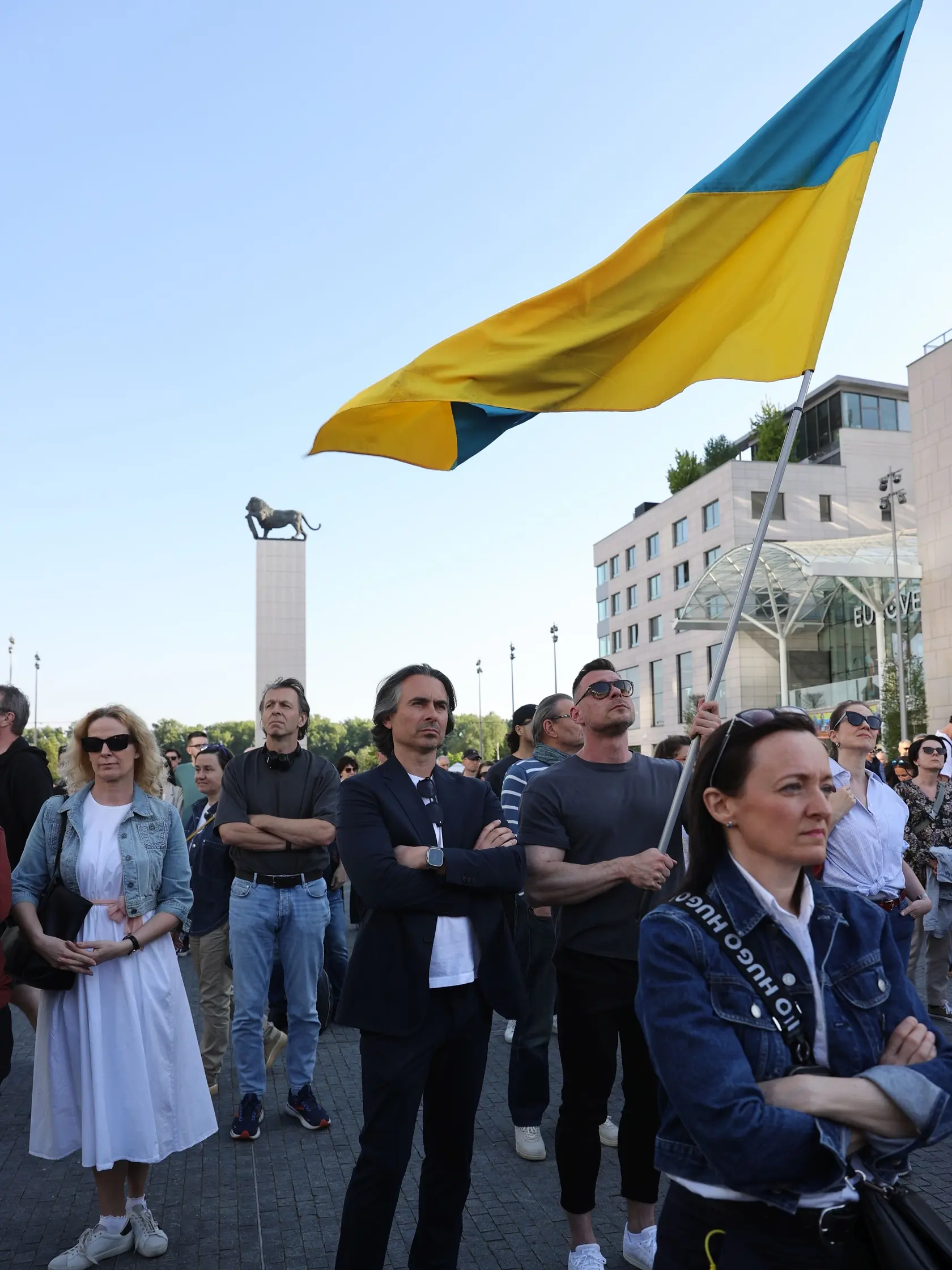 Pred koncertom ruskej speváčky Anny Netrebko sa konal  protest na námestí pred Slovenským národným divadlom. V dave nechýbal ani exriaditeľ divadla Matej Drlička.