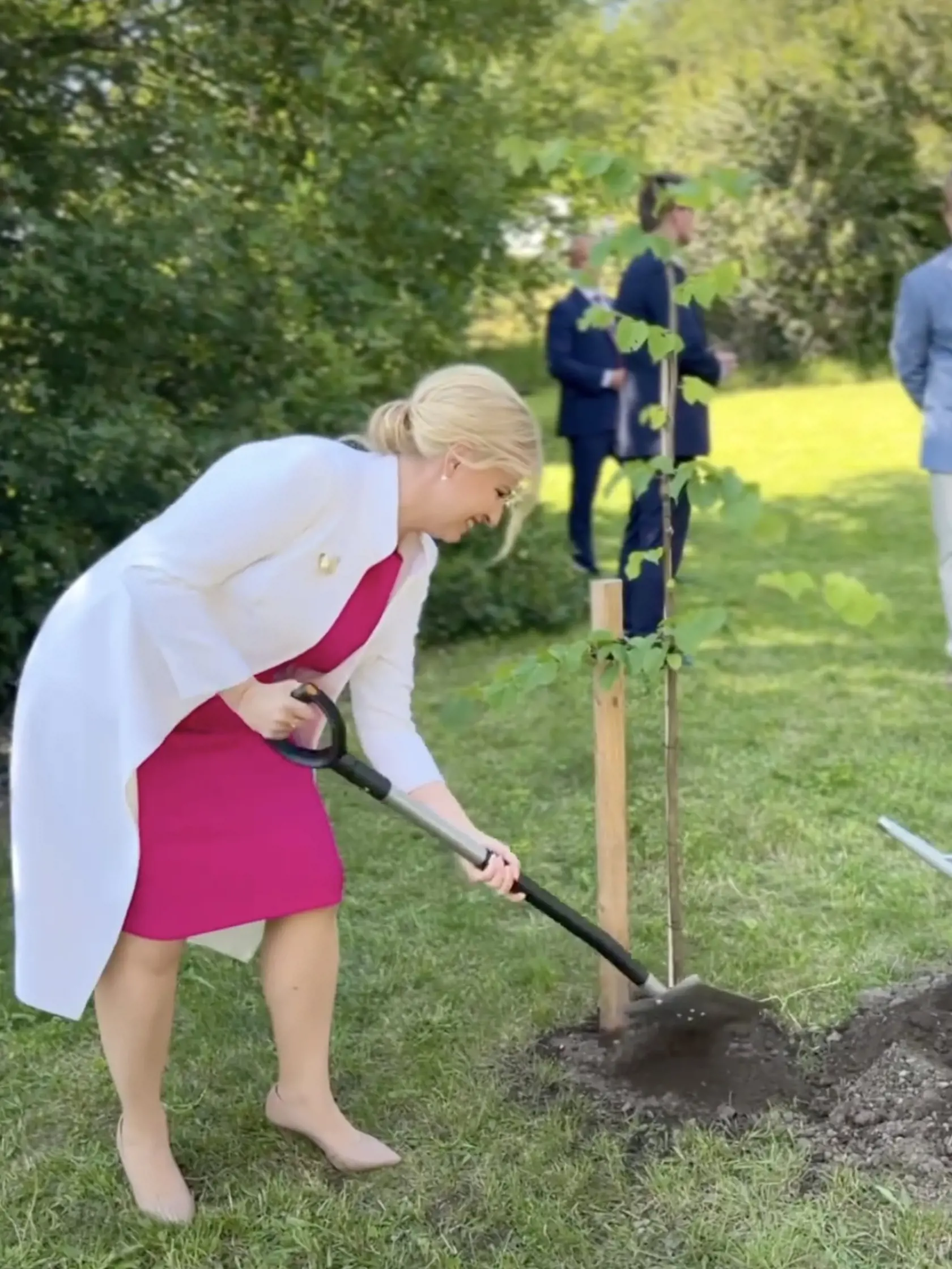 Prezidentka Zuzana Čaputová počas svojej poslednej štátnej návštevy Českej republiky vysadila lipu.