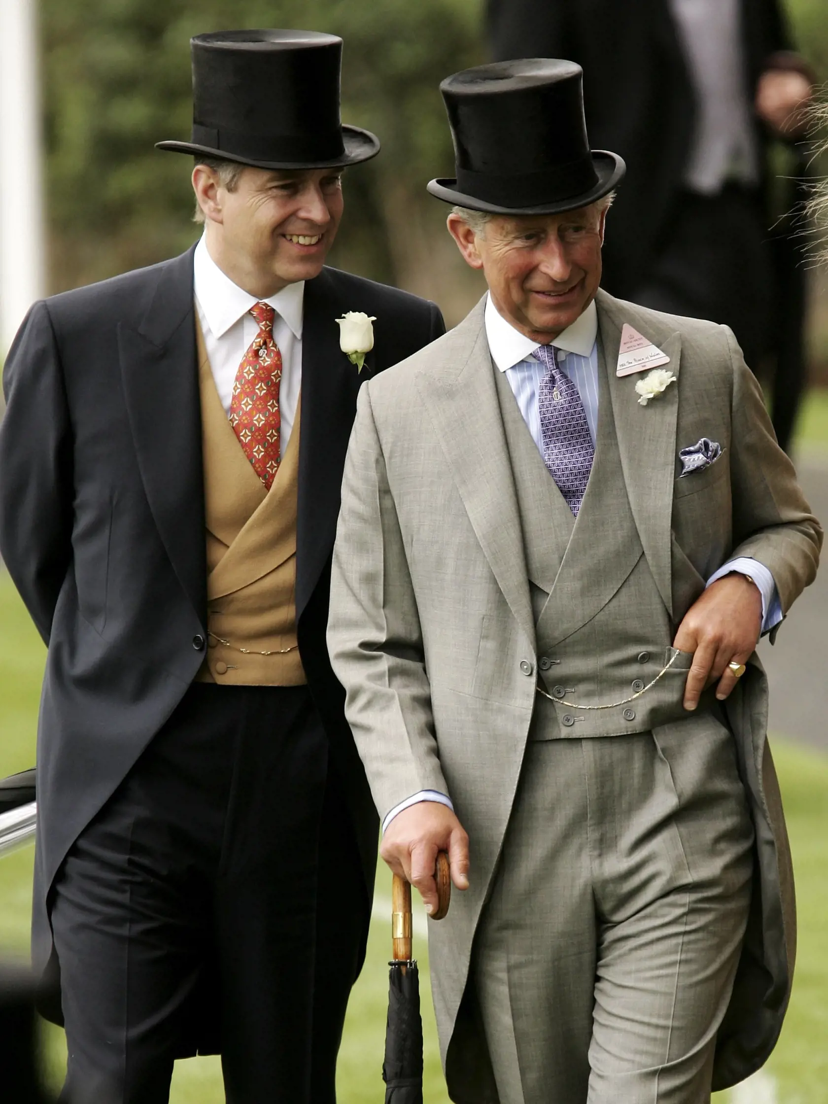 Princ Andrew a jeho brat, princ Charles.