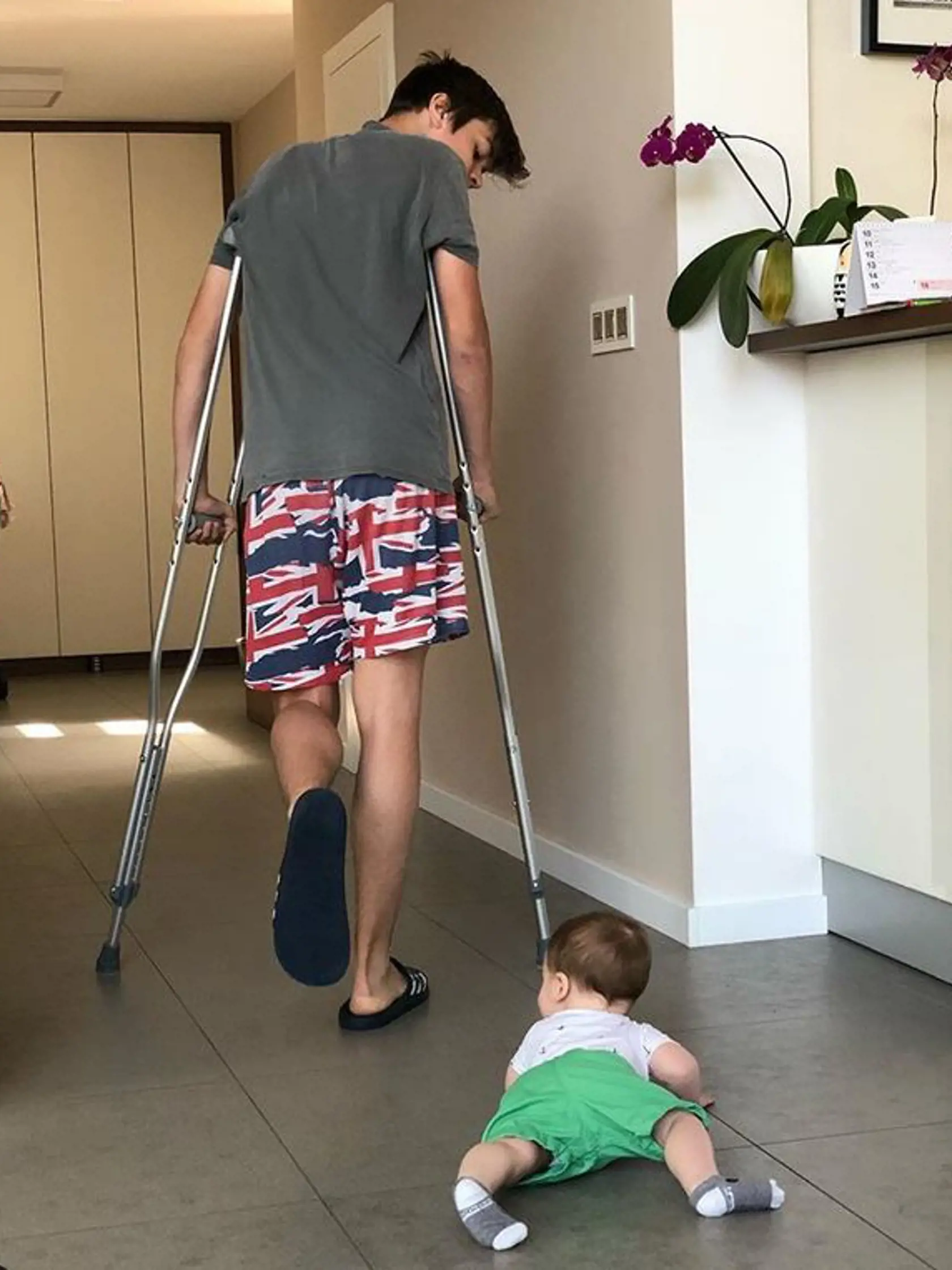 Herec Vlado kobielsky neukázal veľa, ale niečo predsa. Doma si cení najmä rodinnú pohodu, ku ktorej mu pomáha aj veľká záhrada.