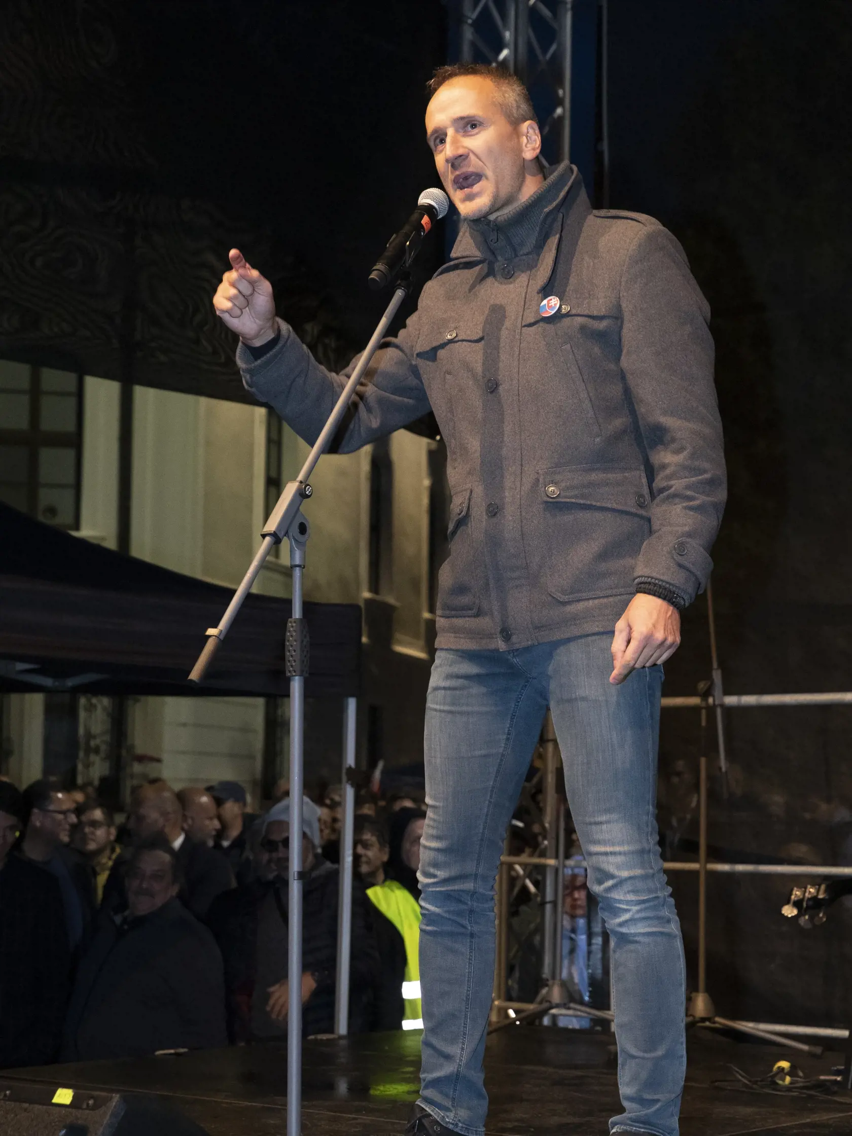 Protivládny protest opozičních politických strán na Hodžovom námestí v Bratislave. Na snímke Pavol Slota.
