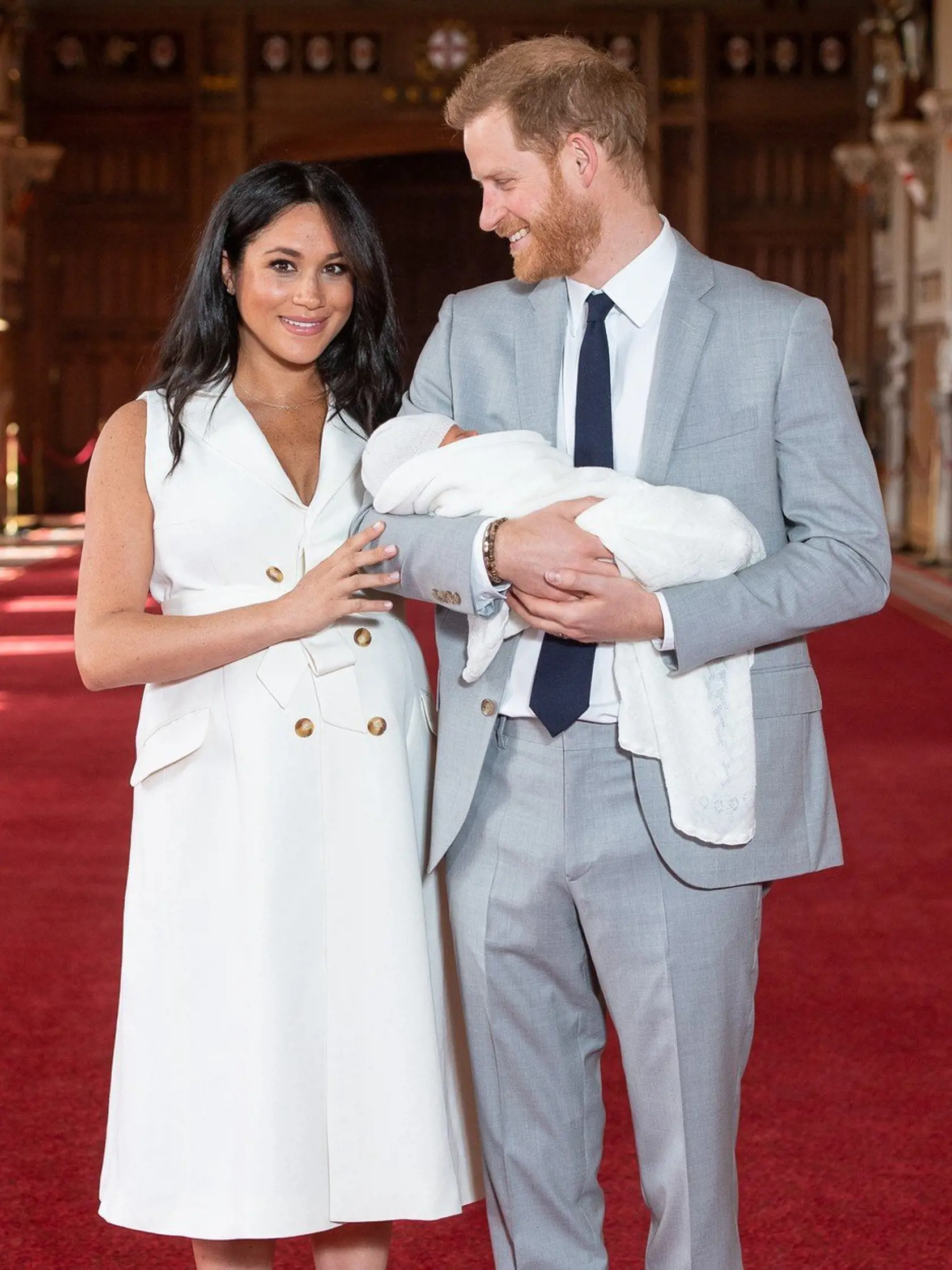 Prvorodený syn princa Harryho dostal meno Archie Harrison Mountbatten-Windsor.