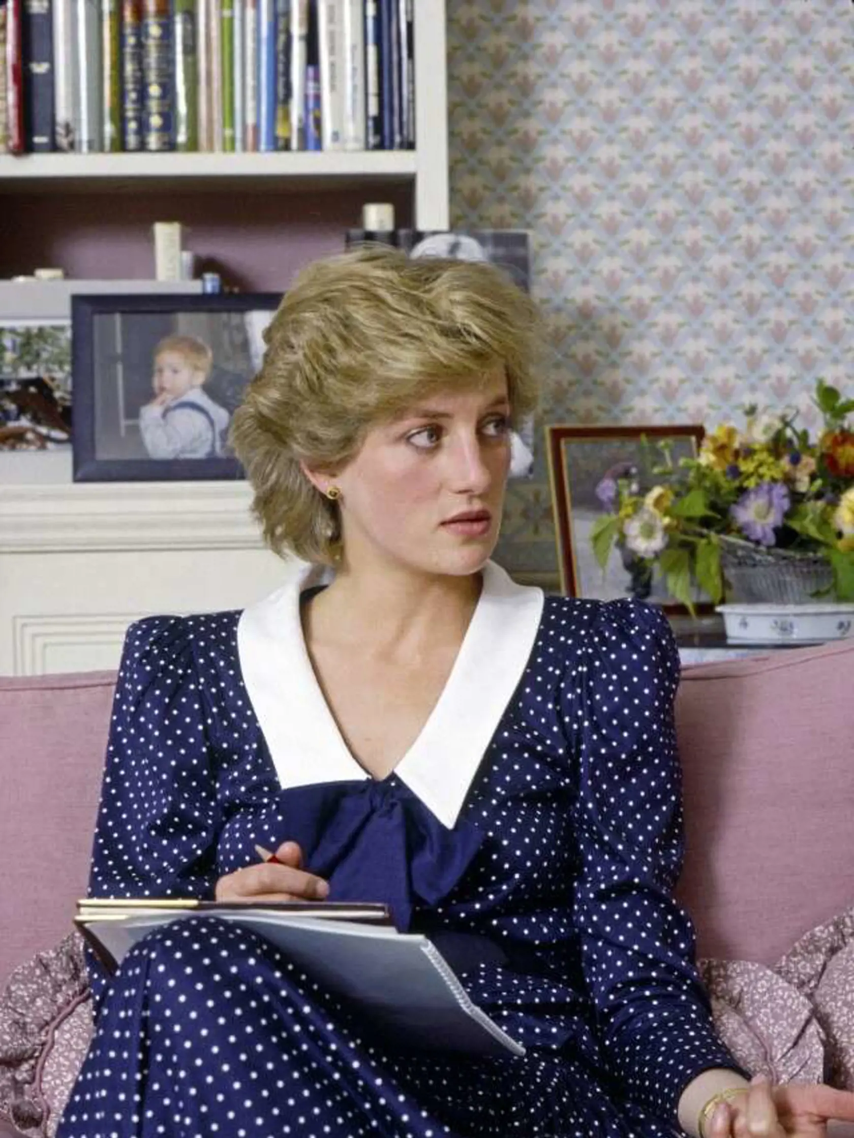 Takéto modré bodkované šaty mala na sebe Diana v roku 1985.