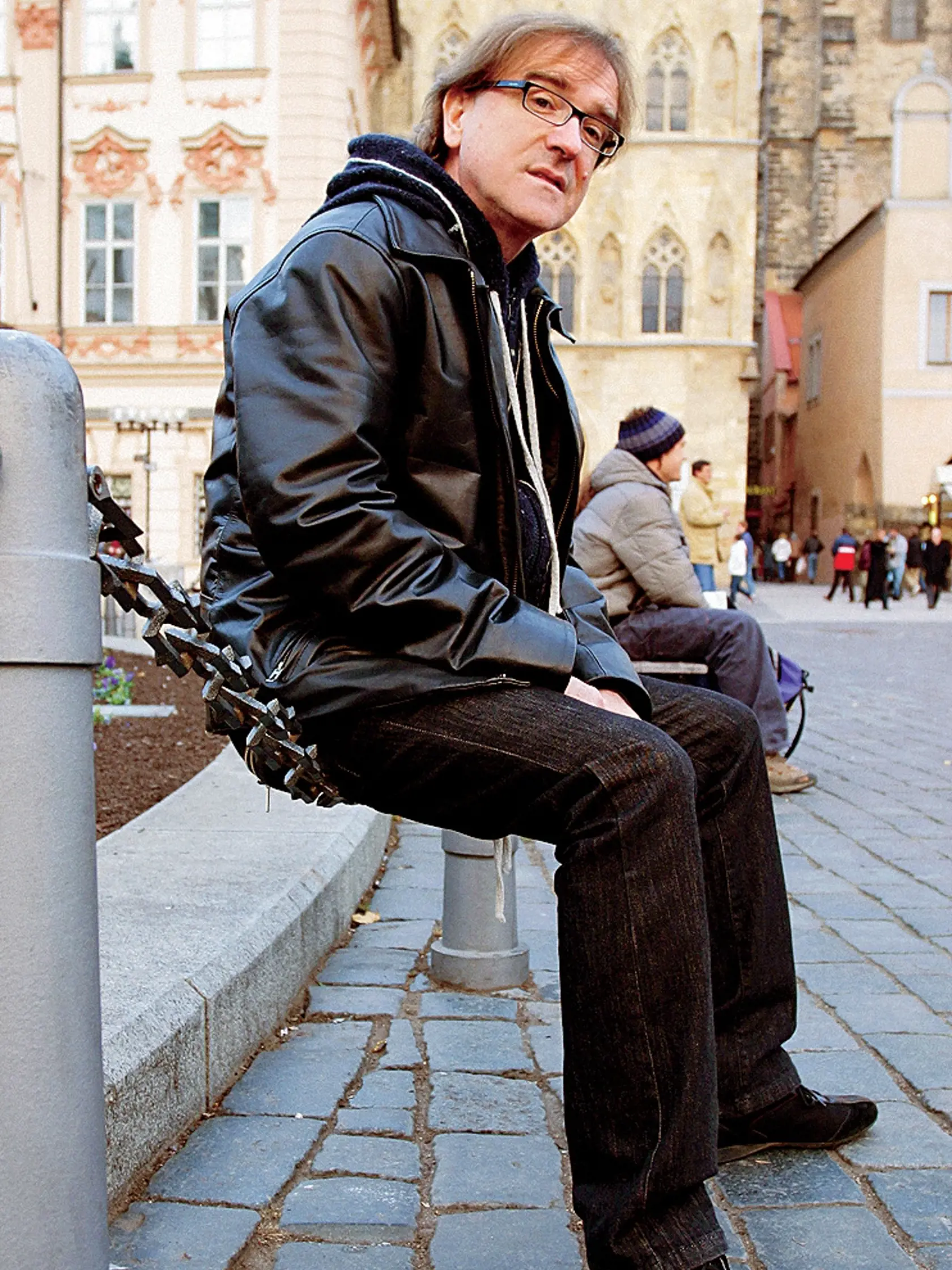 Miro Žbirka, spevák
foto: Peter Mayer
uverejnené Šarm 48/2005 
pôvodný súbor:zbirka4.eps