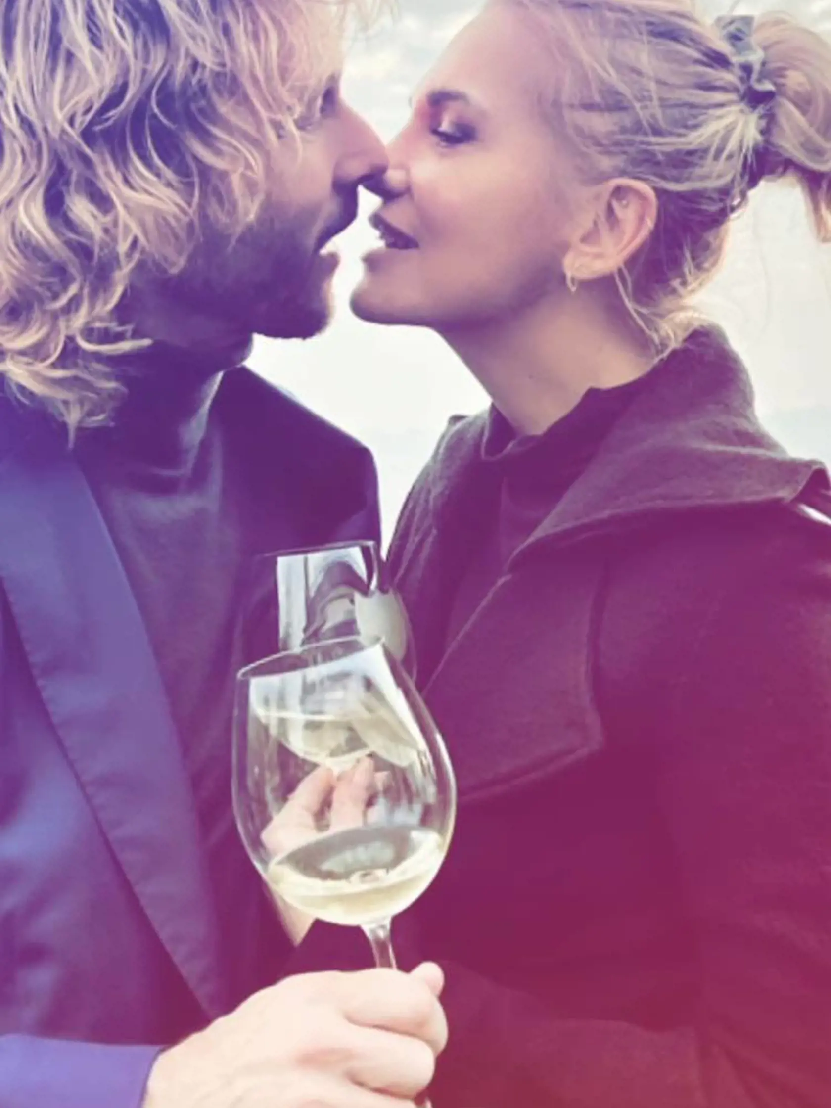 Dara Rolins je zamilovaná asi ako dávno nie. Na Valentína zverejnila tento romantický záber s Pavlom Nedvědom, s ktorým randí zhruba od júna 2021.