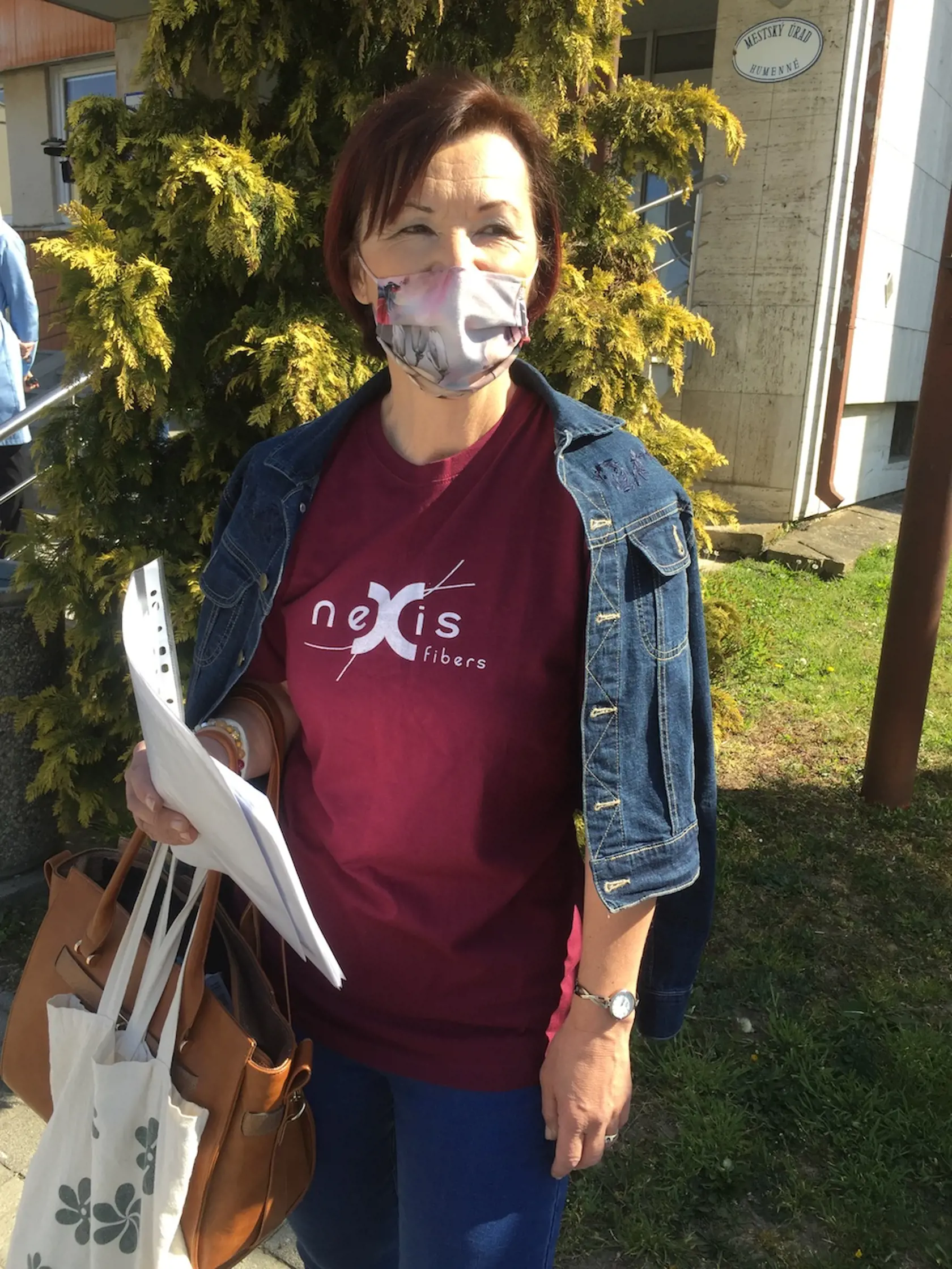 Prvý protest v Humennom: “Pracujem tu 36 rokov, je nám všetkým z tohto do plaču. Je to strašné, že už tretia firma musí v priemyselnom parku skončiť,” skonštatovala so slzami na krajíčku Dana Demková (59).