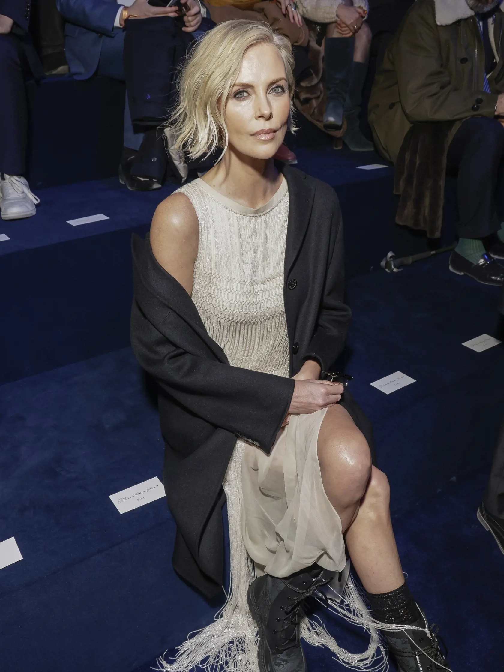 EBE 31 Paríž - Na snímke juhoafrická oscarová filmová herečka Charlize Theronová prichádza na módnu prehliadku francúzskej značky Christian Dior pre sezónu jeseň/zima 2023 - 2024 v Paríži 28. februára 2023. FOTO TASR/AP


Charlize Theron arrives for the Christian Dior Fall/Winter 2023-2024 ready-to-wear collection presented Tuesday, Feb. 28, 2023 in Paris. (Vianney Le Caer/Invision/AP)