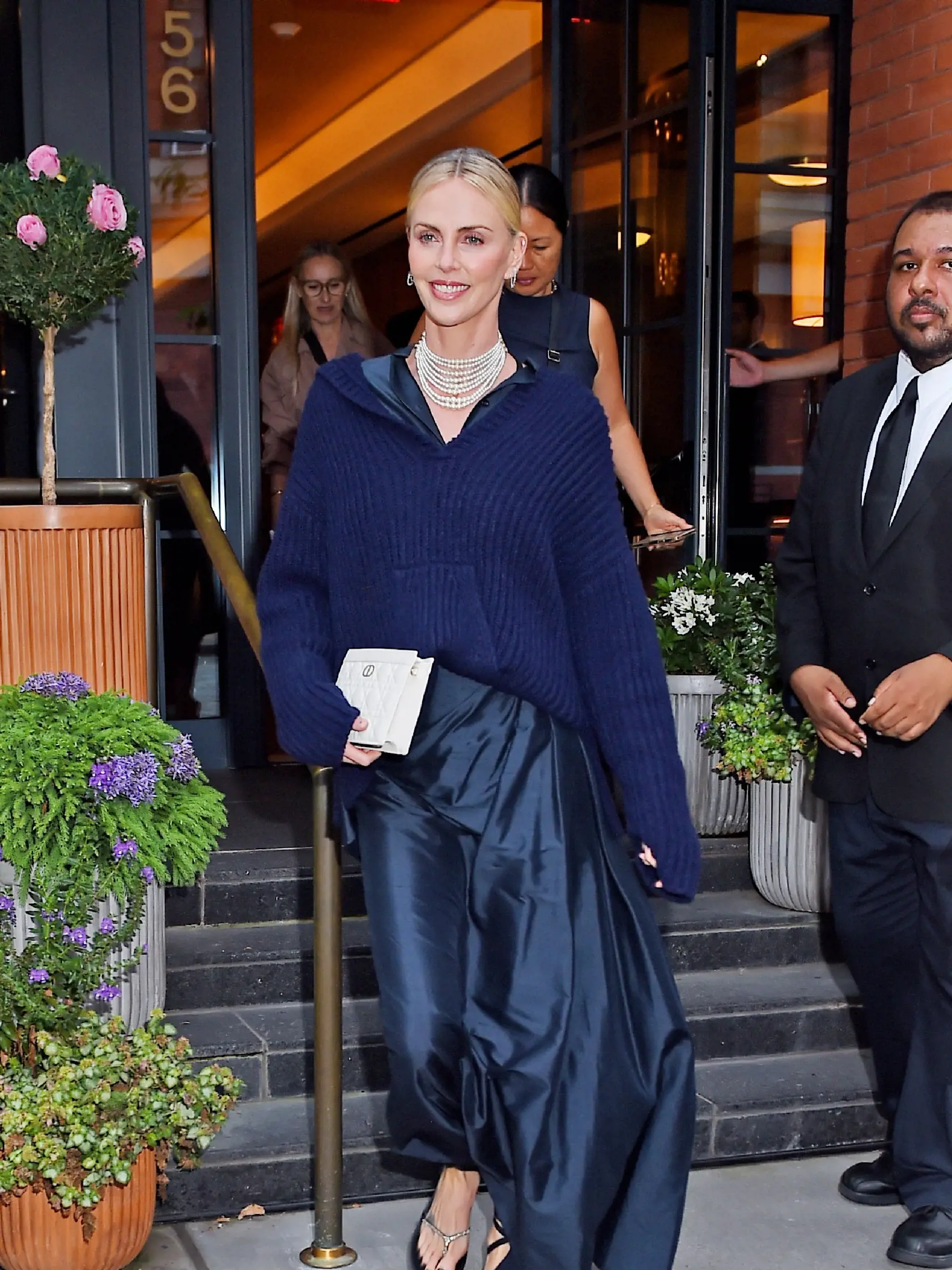 Charlize Theron a jej nezvyčajná kombinácia. Vyzerá prekvapivo dobre!