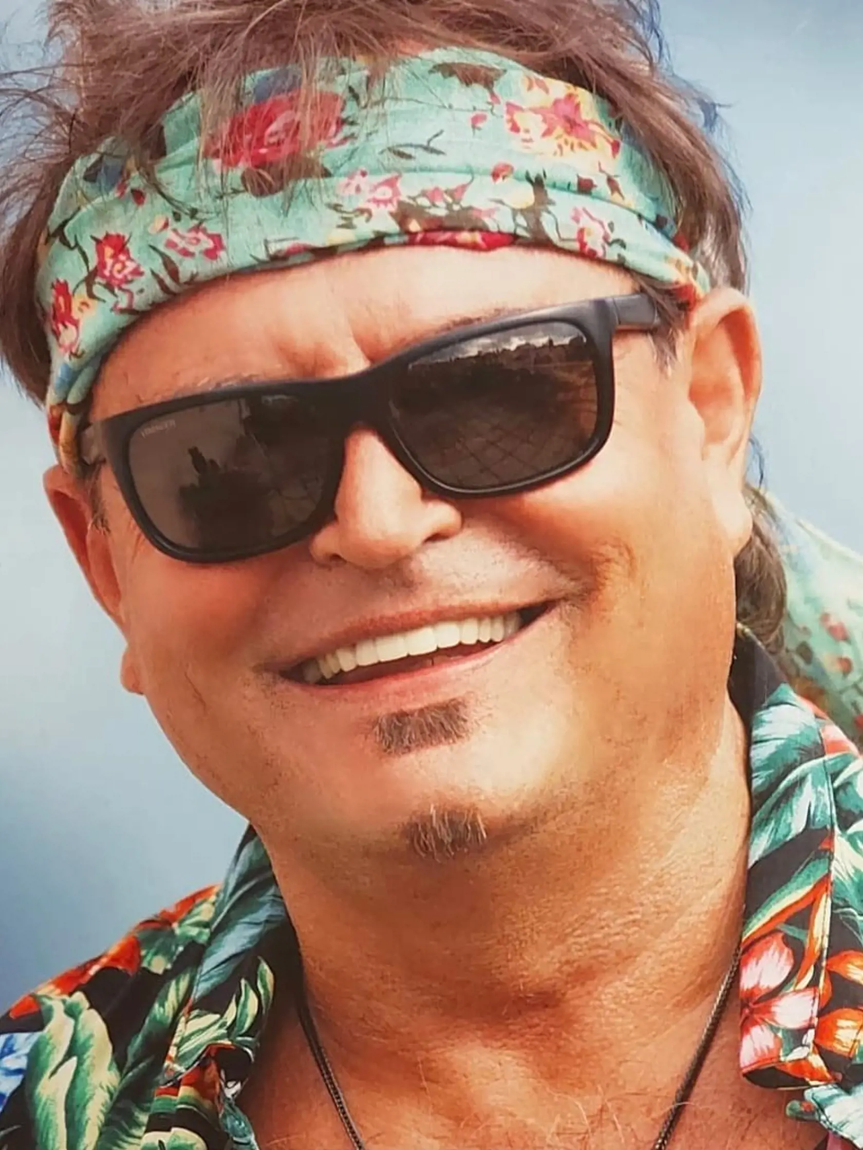 "Odišiel hrať a spievať do muzikantského neba svoj nebeský koncert 🎼🖤," napísal na facebooku jeho synovec Richard Zaťko.