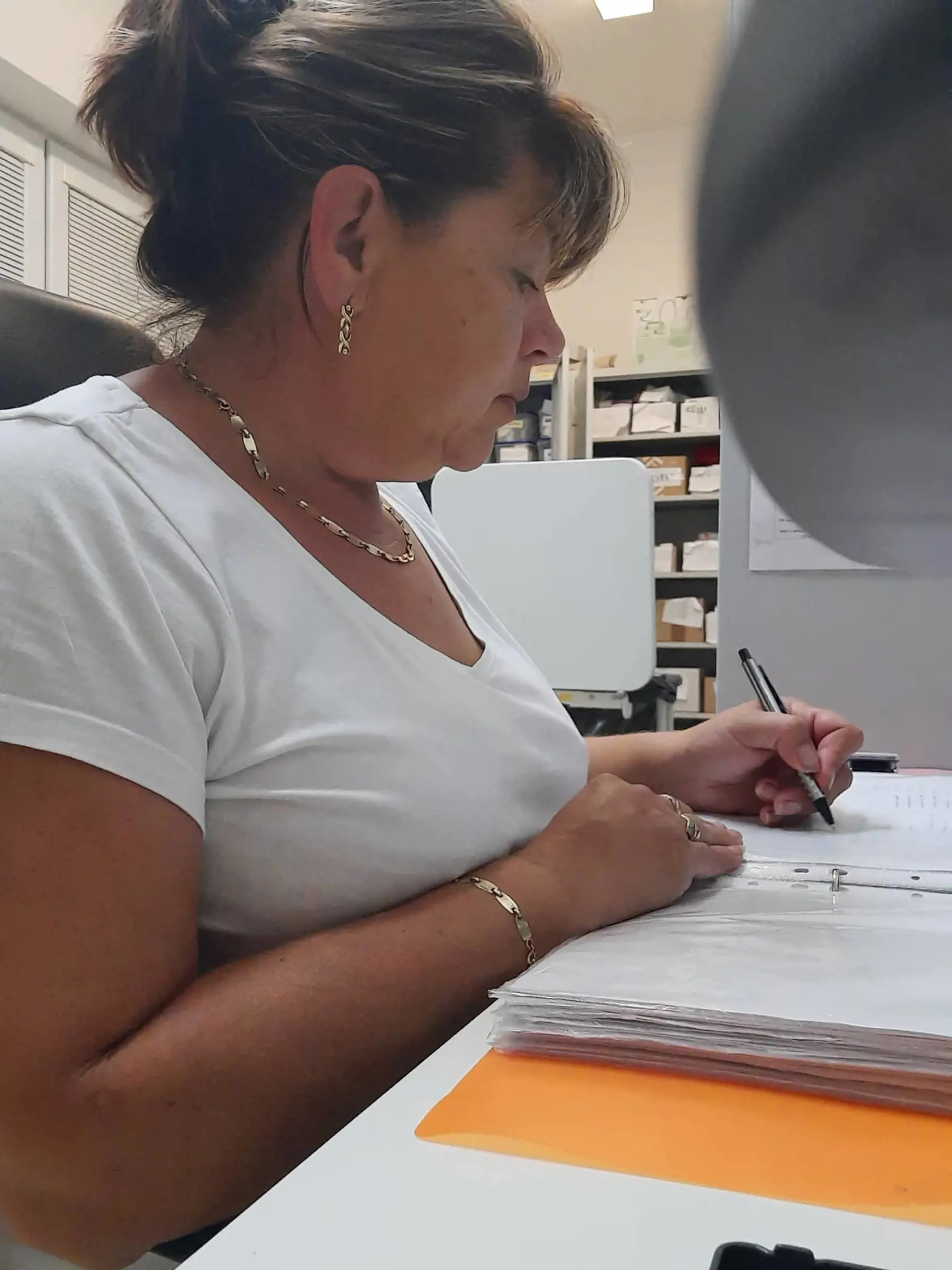 Svoju prácu má veľmi rada, avšak pracovné podmienky nie sú ideálne nehovoriac o mzde.
