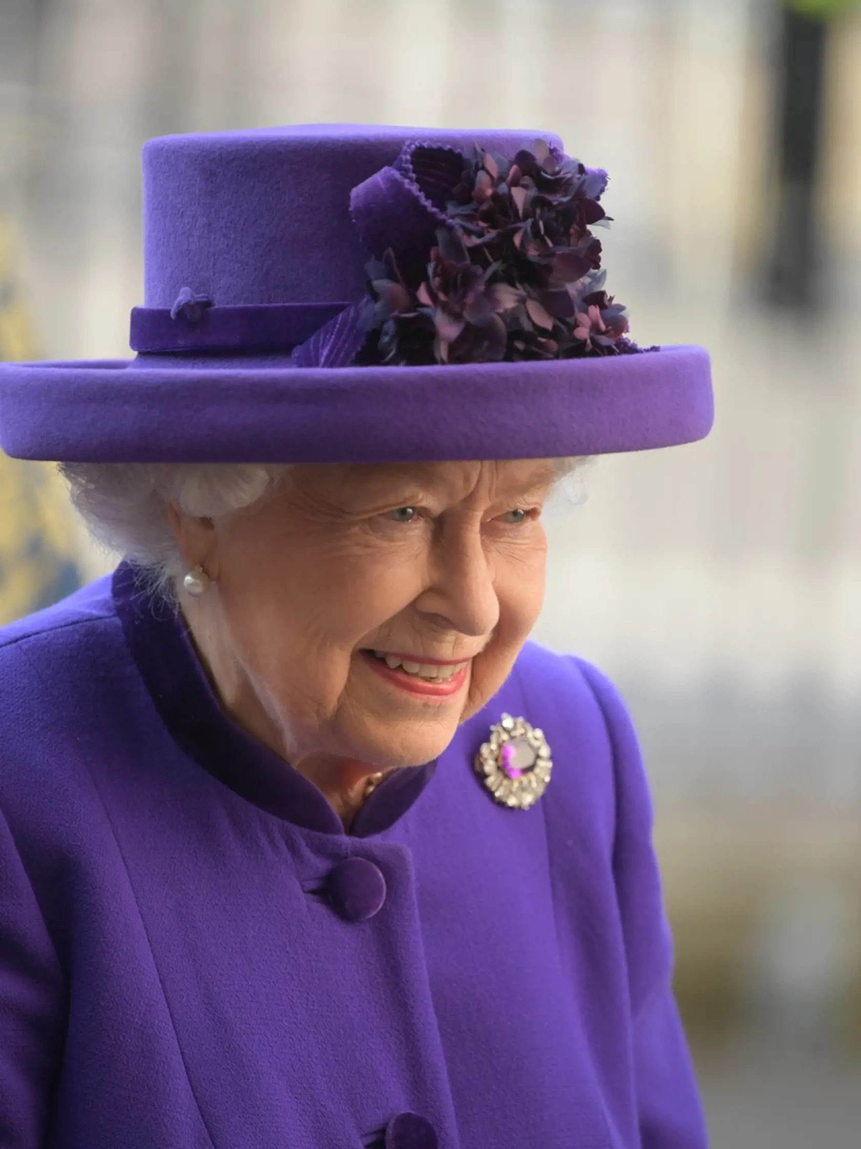 Kráľovná Alžbeta II. sa takto obliekla na Commonwealth Service vo Westminster Abbey 9. marca 2020.