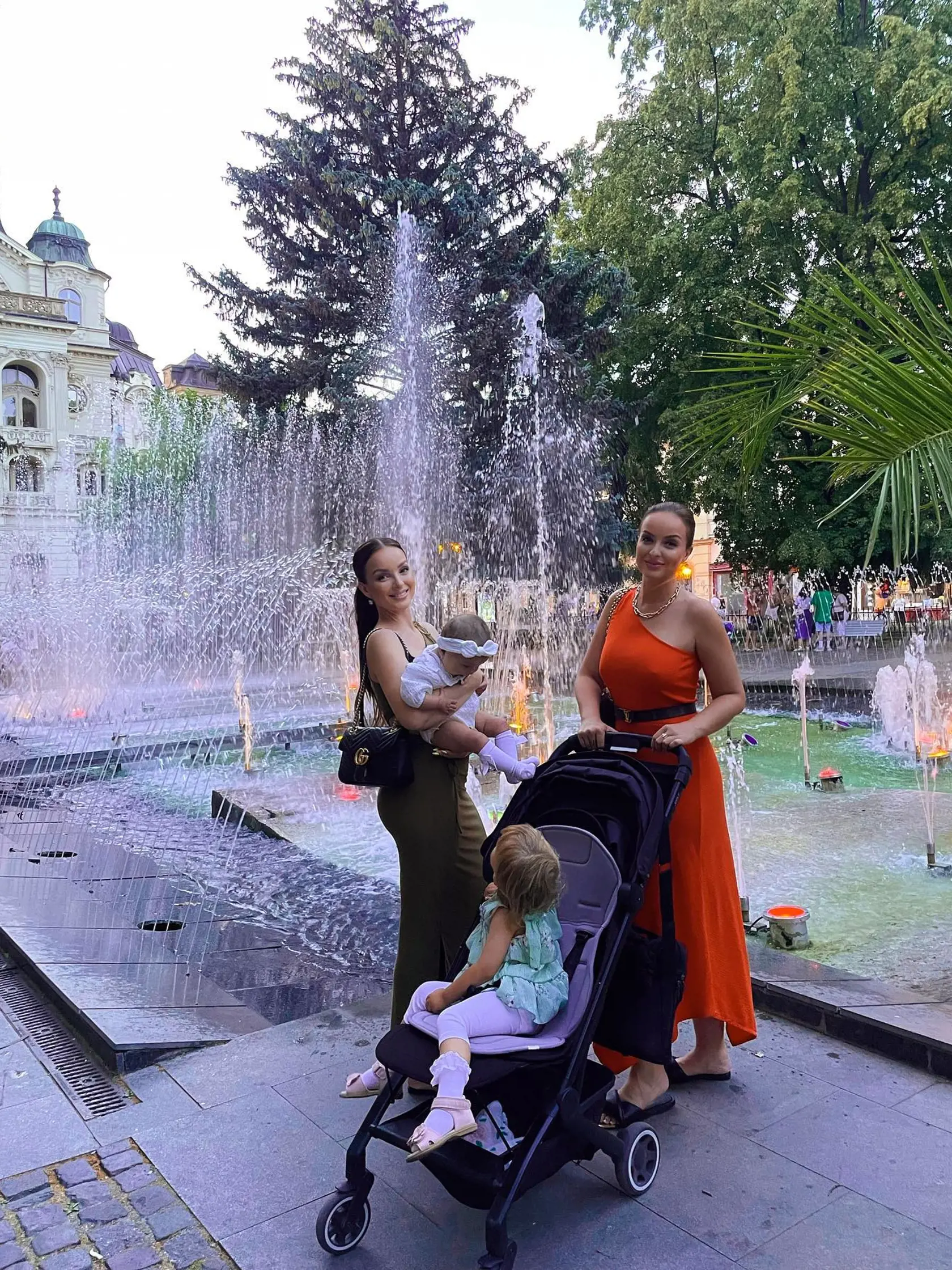 Po Slovensku so sestrou