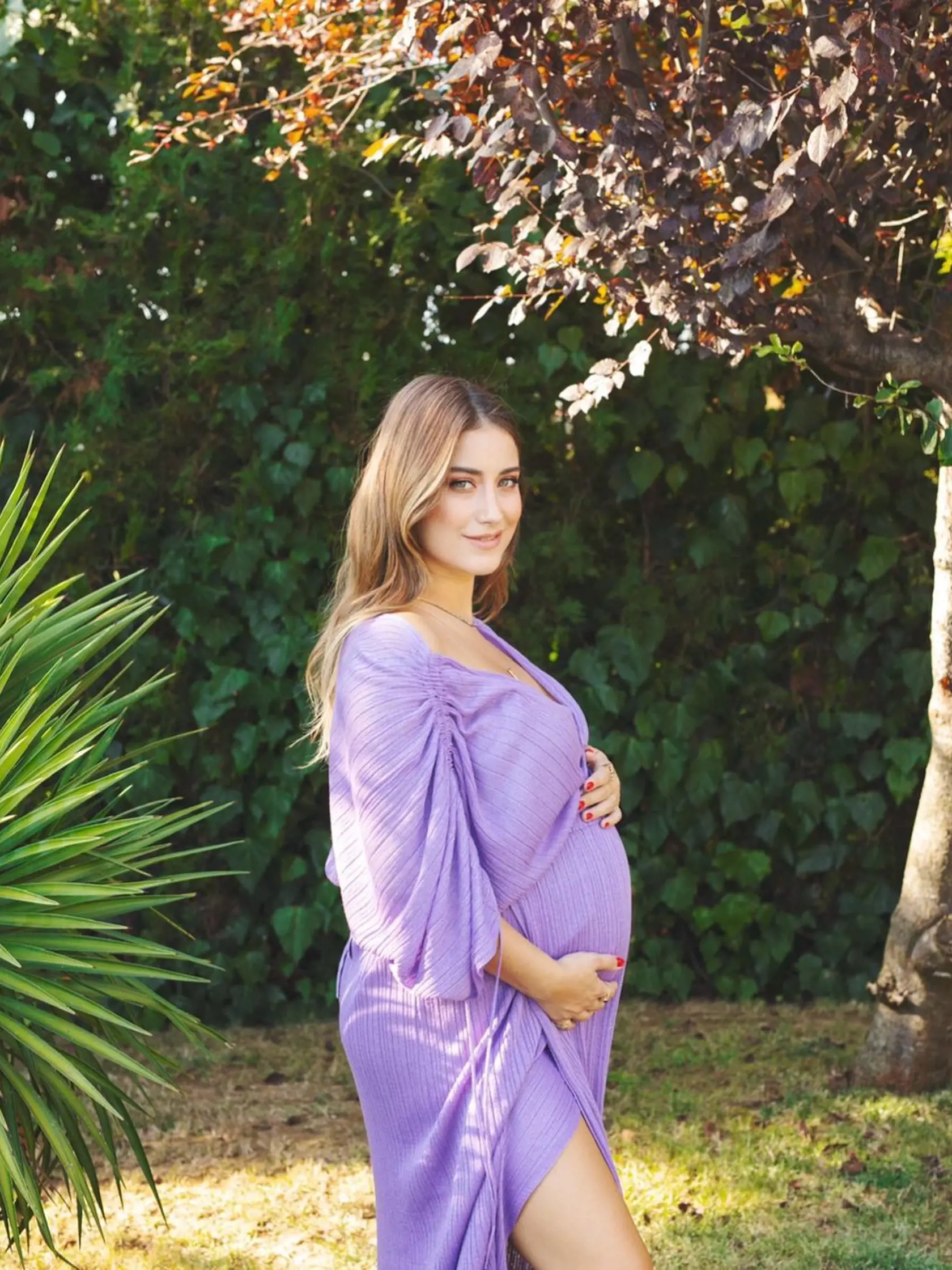 Hazal Kaya počas svojho prvého tehotenstva.