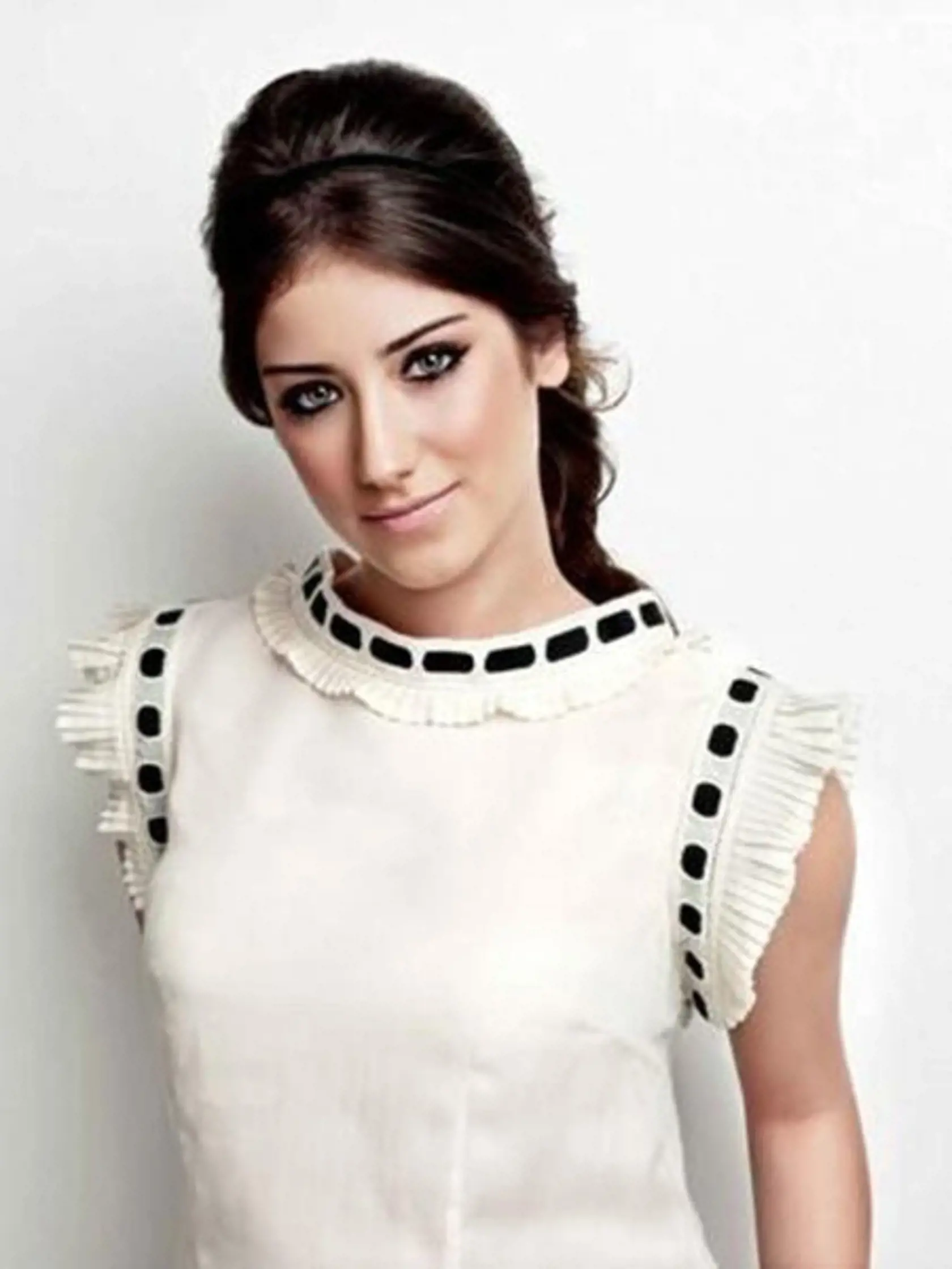 Hazal Kaya alias Feriha.