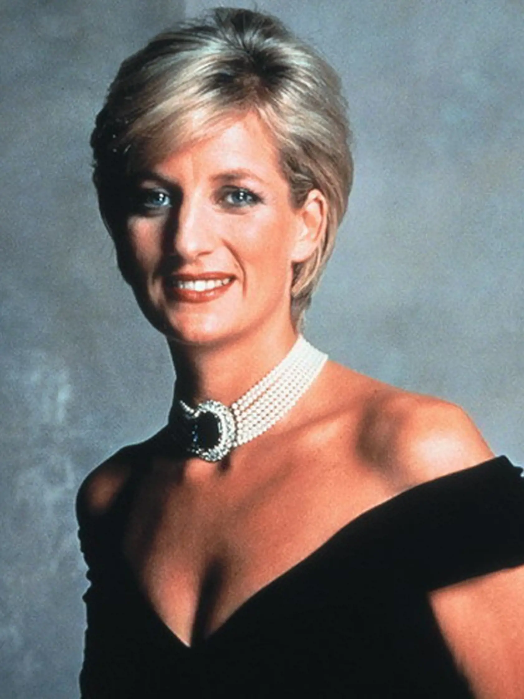 Podobný strih kedysi nosila aj princezná Diana.