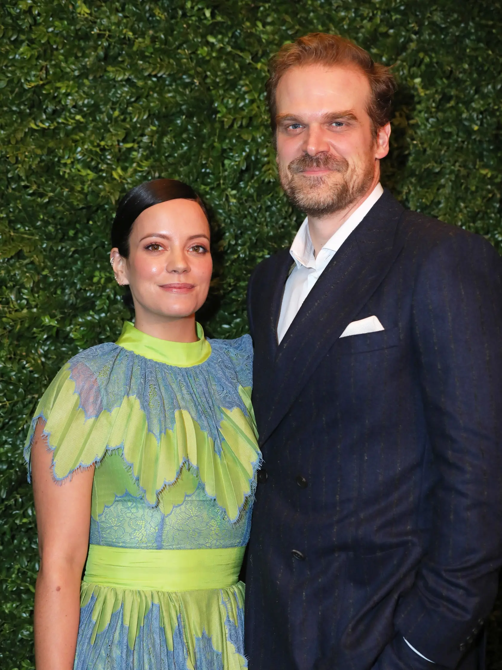 Speváčka Lily Allen a herec David Harbour sa rozvádzajú.