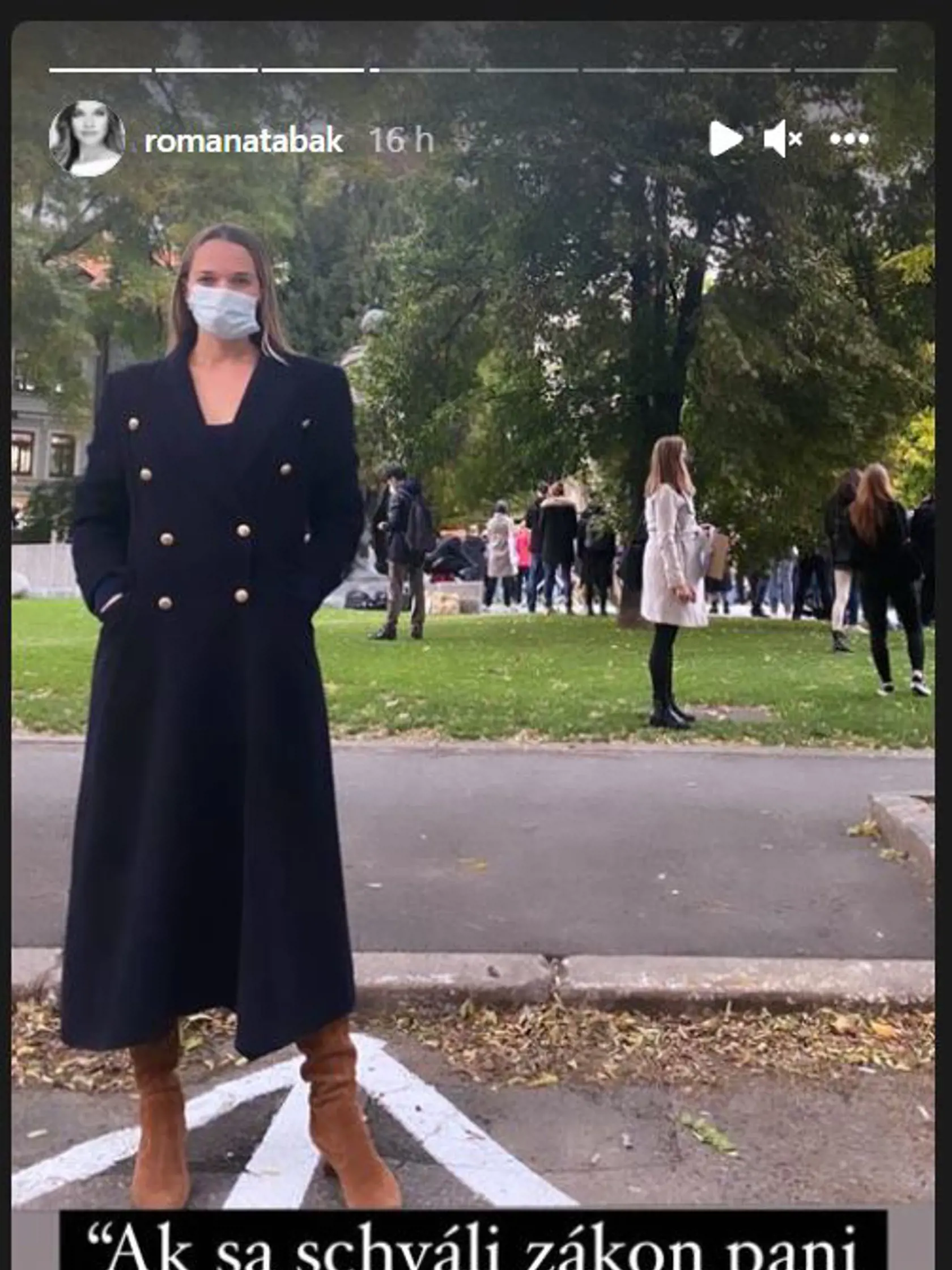 Romana Tabák sa zúčastnila protestu proti návrhu zákona Anny Záborskej. Vyslúžila si za to vlnu kritiky, keďže predtým v parlamente hlasovala za tento návrh. Vysvetlila však, že hlasovať zaň v prvom čítaní bolo úplne normálne.
