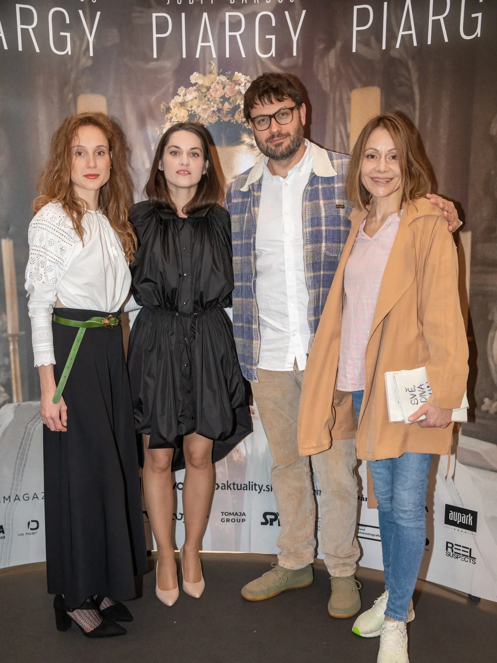 Na snímke je slávnostná premiéra filmu Piarga v Cinema City Aupark. Na fotke je slovenská herečka Judit Bardos, herečka Jana Kvantiková.