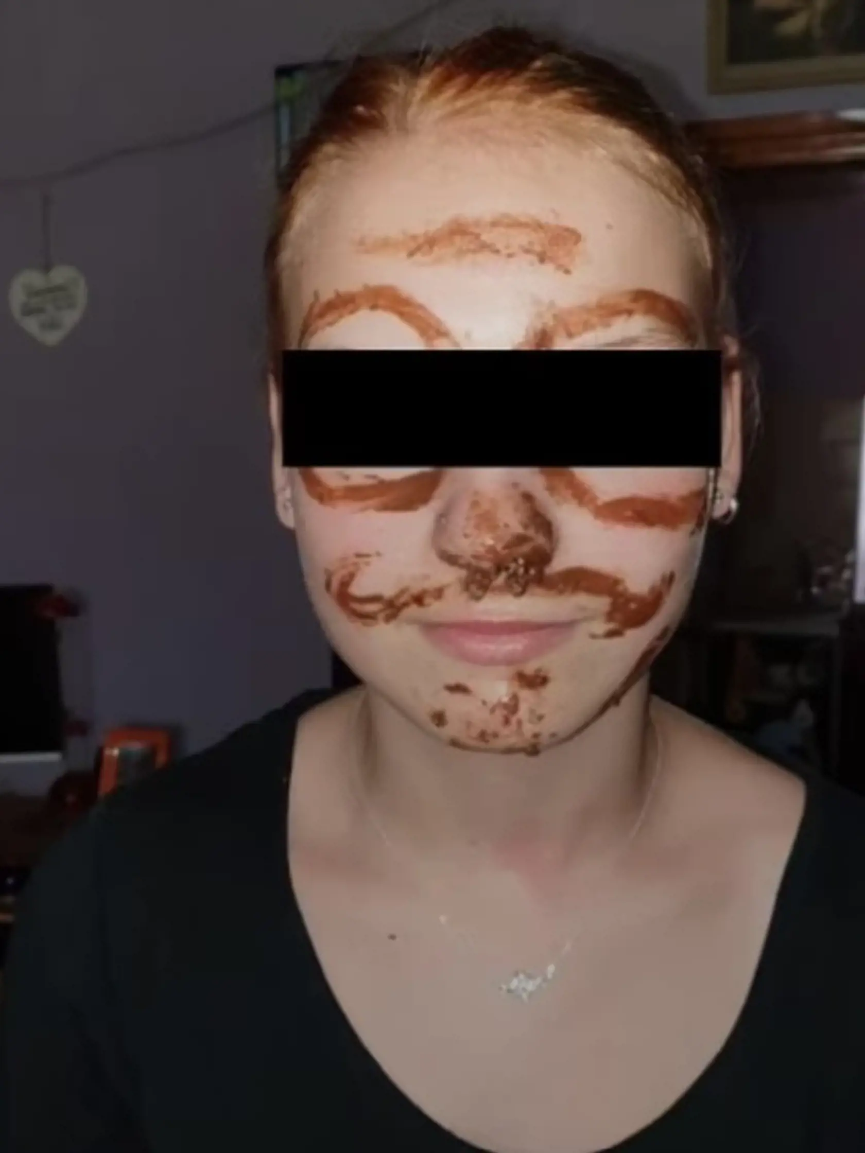 Paulina Gierasik, 20 (na snímke), bola zatknutá spolu so svojím otcom Piotrom po tom, čo boli pozostatky bábätiek objavené v plytkých hroboch a zabalené do plastových vriec na pozemku v obci Czerniki.
