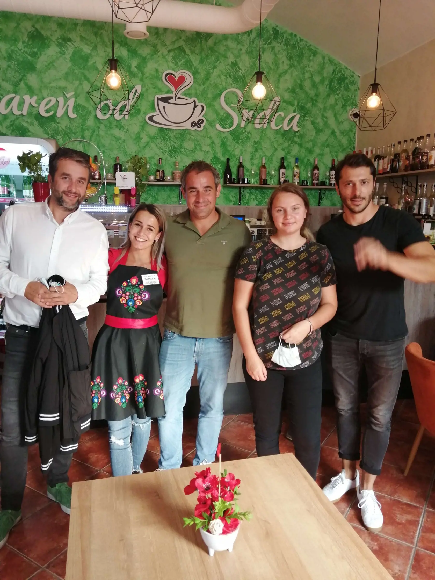 Kaviareň s hendikepovanou obsluhou navštívili aj herci Vladimír Kobielsky, Filip Tůma a Braňo Deák.