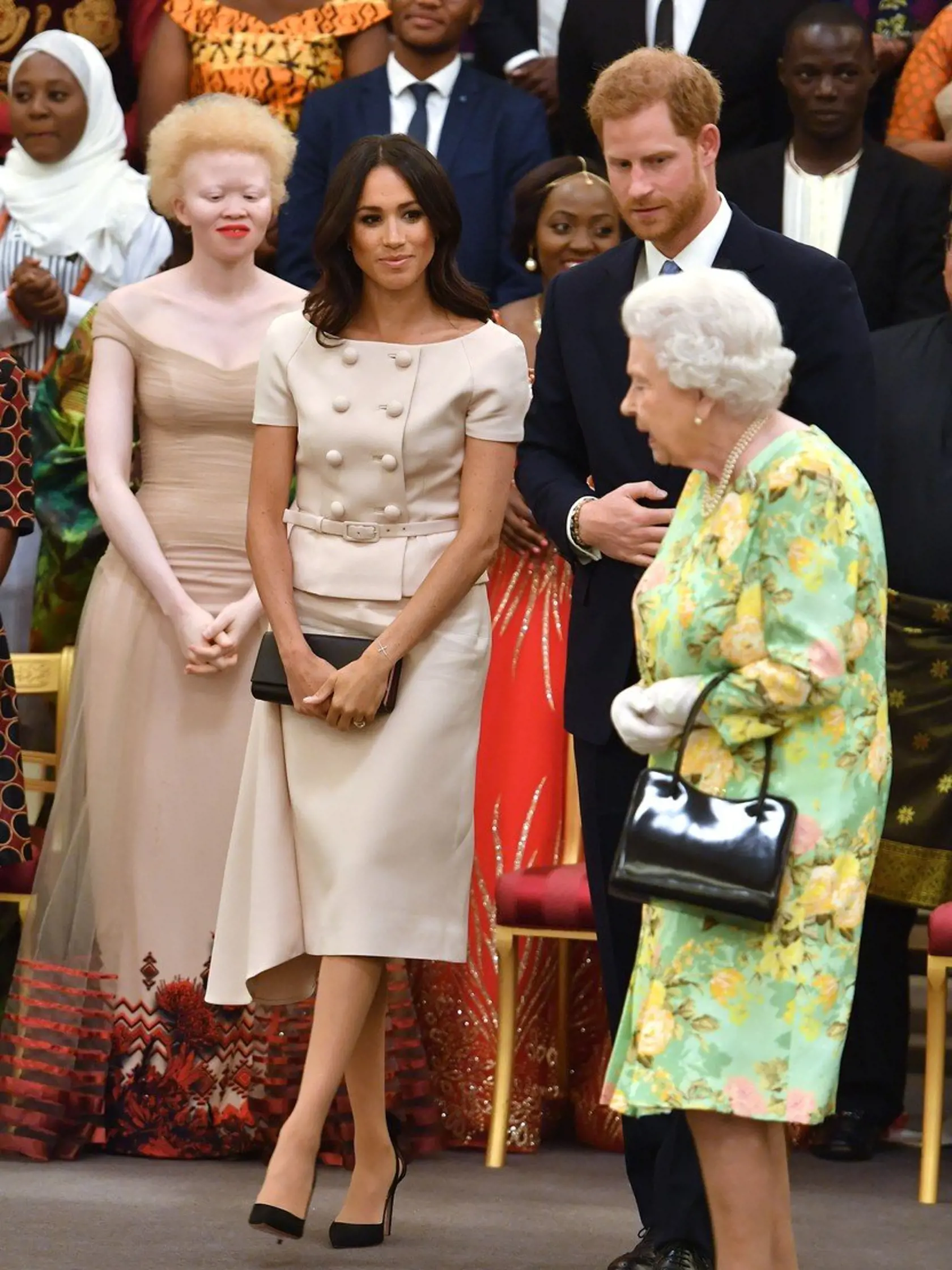 Meghan vraj povedala, že sa snažila prispôsobiť britskému štýlu - nedávať najavo emócie, ale nedokázala to.