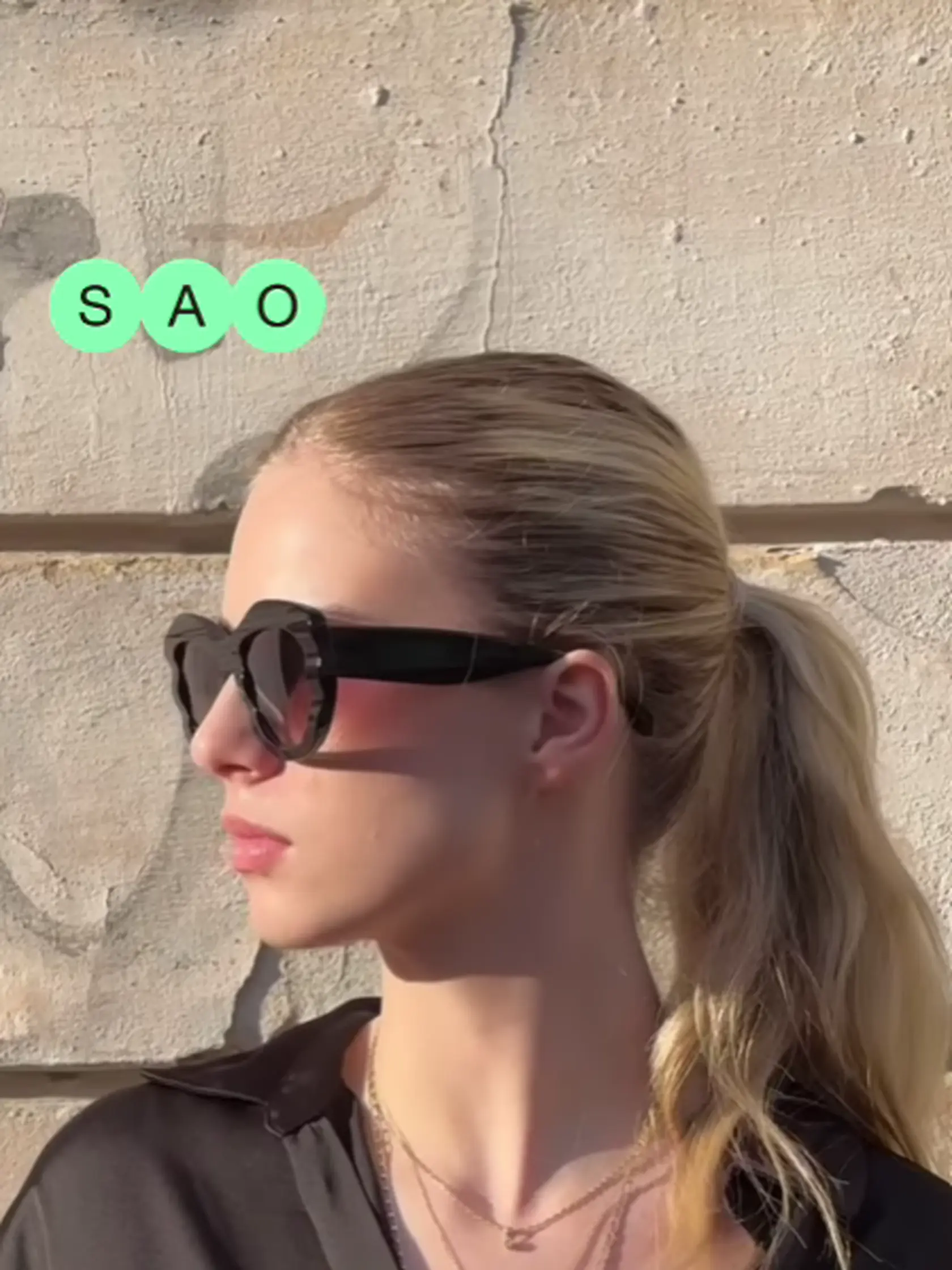 Emma sa zamestnala v novootvorenej optike v Bratislave.  „Áno, brigádujem tam teraz. Minulý rok som sa rozhodla dať si ,gap year‘ (prerušený rok, tiež známy ako sabatický rok, je obdobie, keď si študenti dajú prestávku v štúdiu, pozn. red.), tento rok sa hlásim na vysokú školu. Takže dovtedy som okrem prípravy na školu chcela aj niekde pracovať,“ odvetila pre PLUS 7 DNÍ Emma.